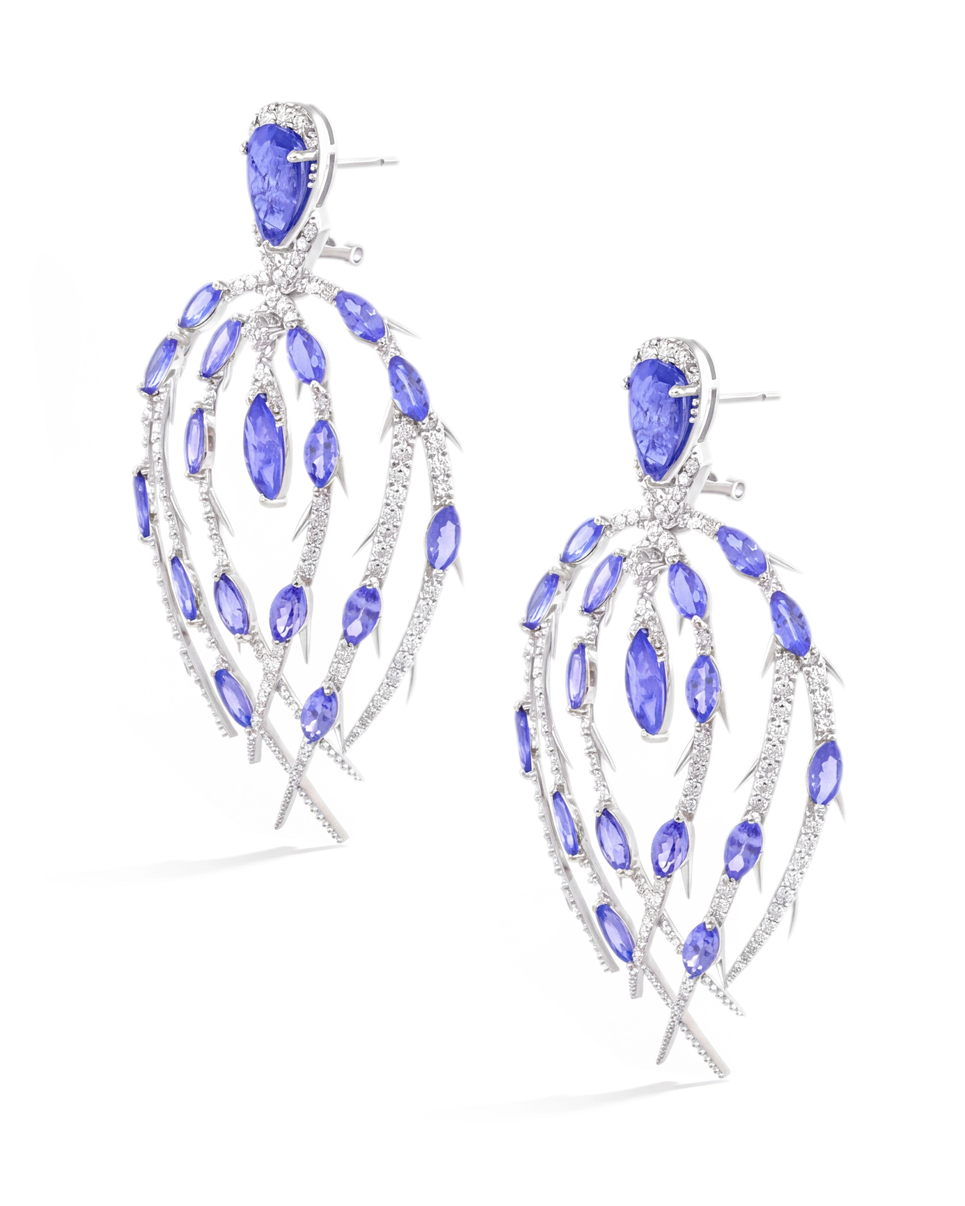 Claw It Earrings | AMARIS JEWELS | Fine Jewelry