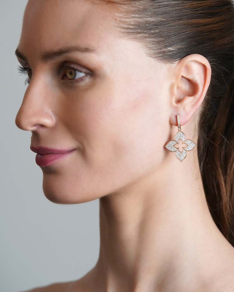 Clover Hoops | AMARIS JEWELS | Fine Jewelry 