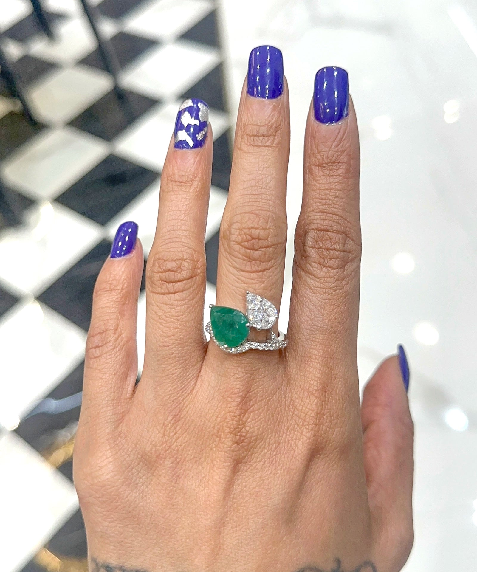 Colour Me Green Ring | AMARIS JEWELS | Fine Jewelry 