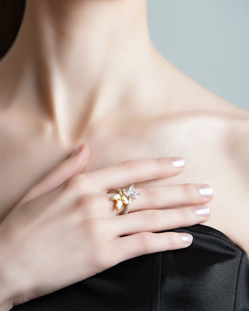 Cross Roads Ring | AMARIS JEWELS | Fine Jewelry 