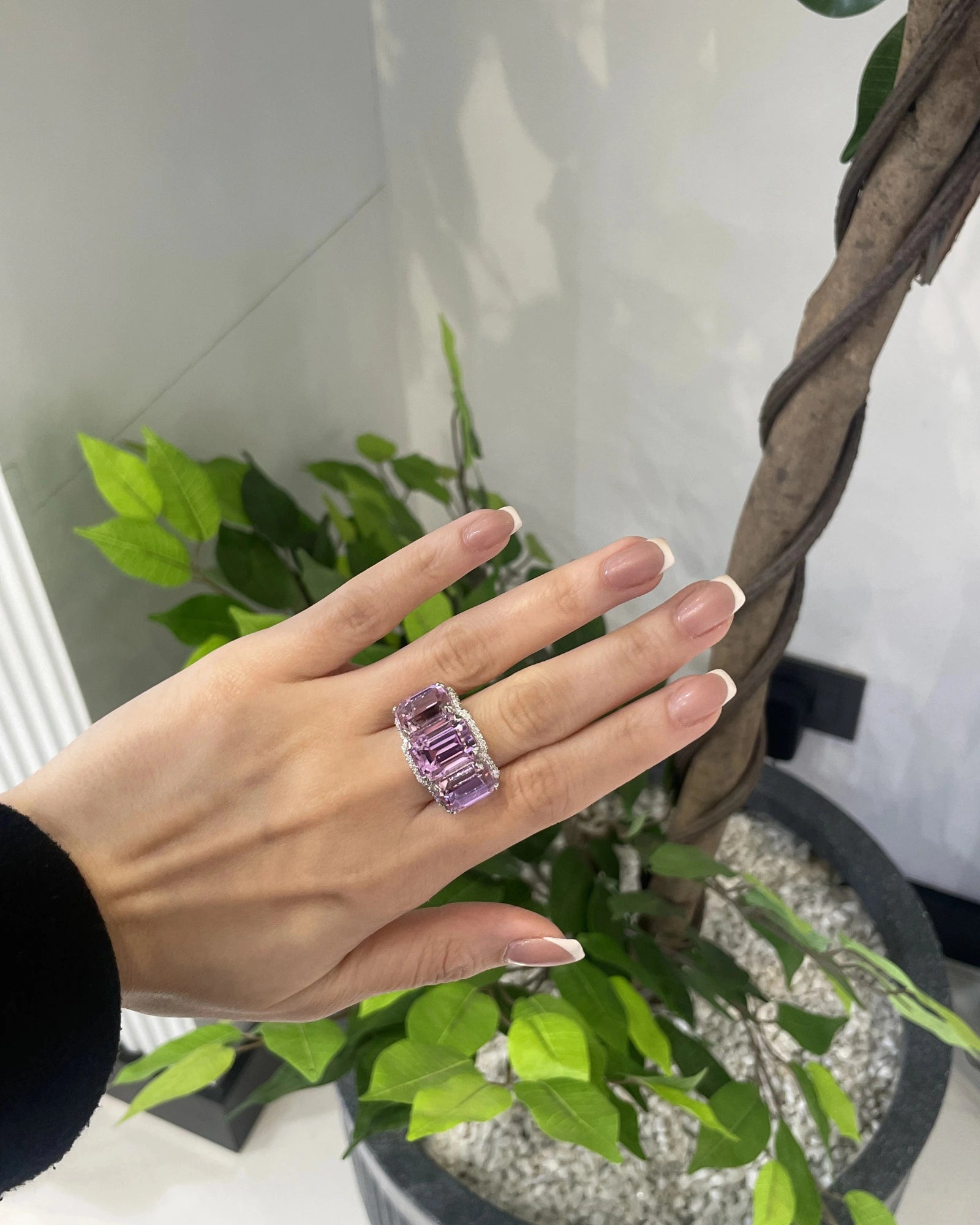 Crown Kunzite Ring | AMARIS JEWELS | Fine Jewelry 