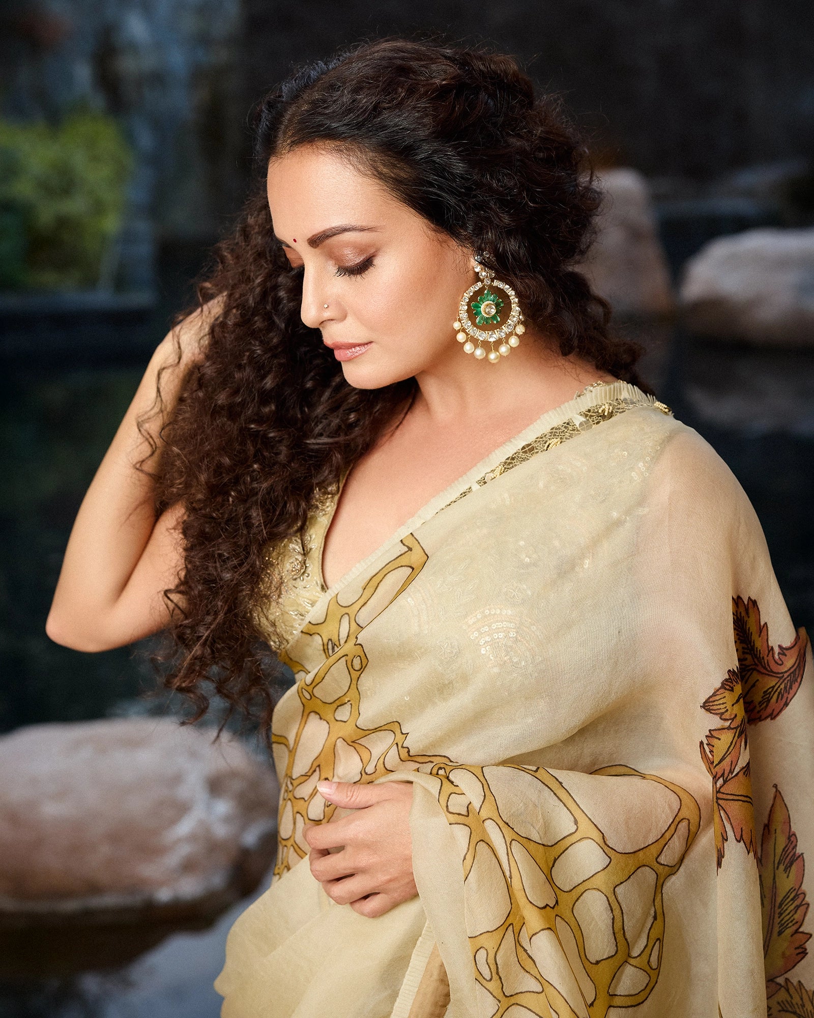 Daisy's World Emerald Chandbalis | AMARIS JEWELS | Fine Jewelry 