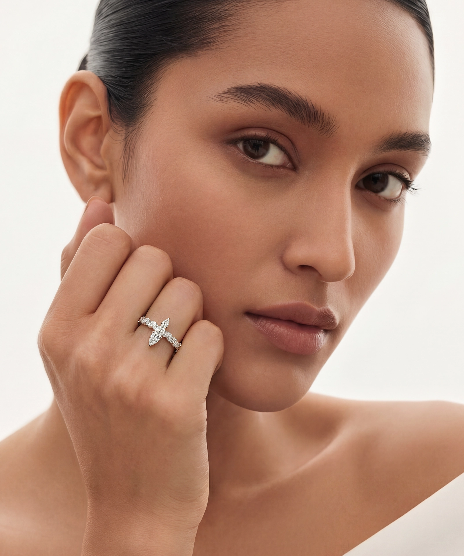 Diamond Anchor Ring | AMARIS JEWELS | Fine Jewelry 