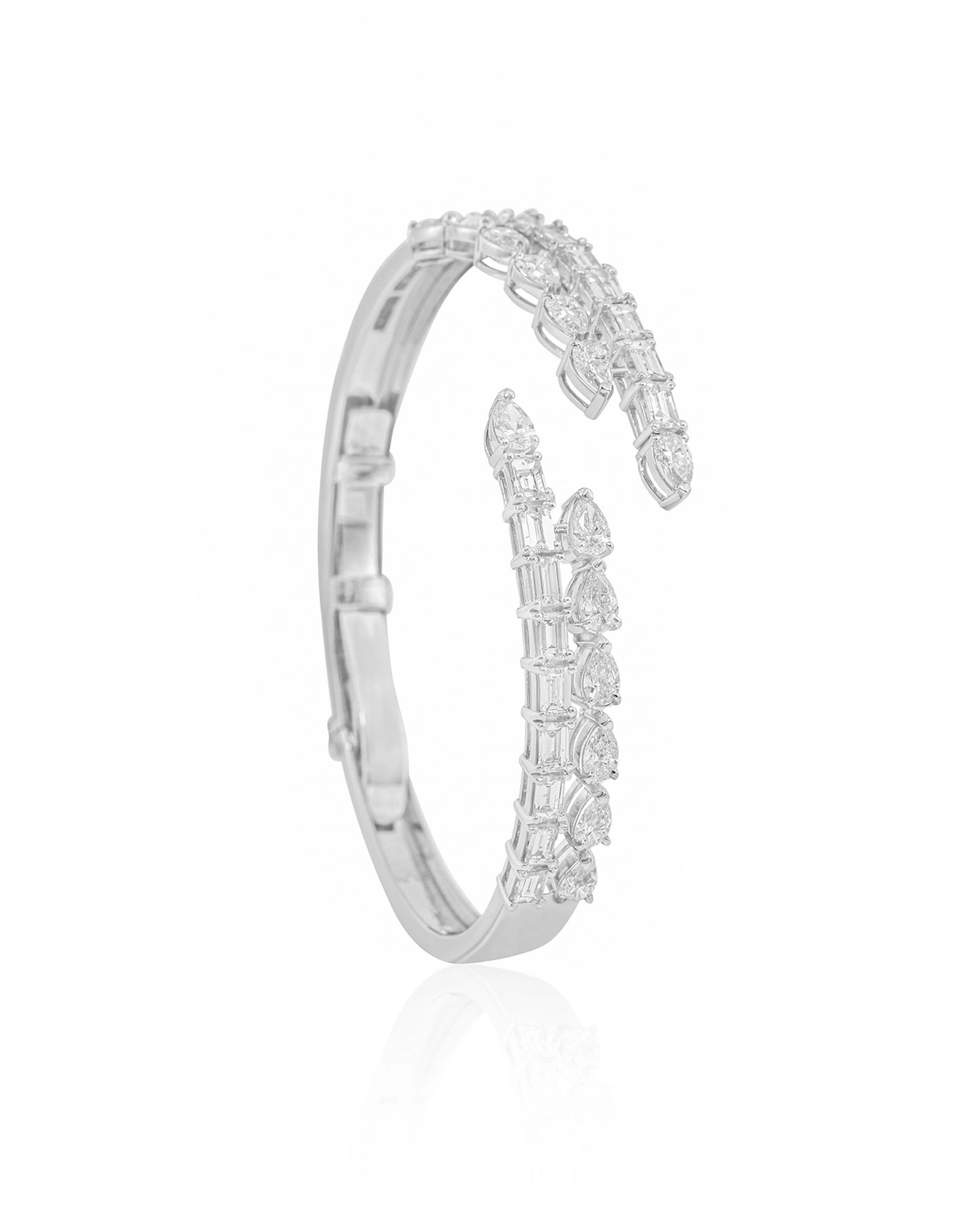 Diamond Swirl Bracelet | AMARIS JEWELS | Fine Jewelry 