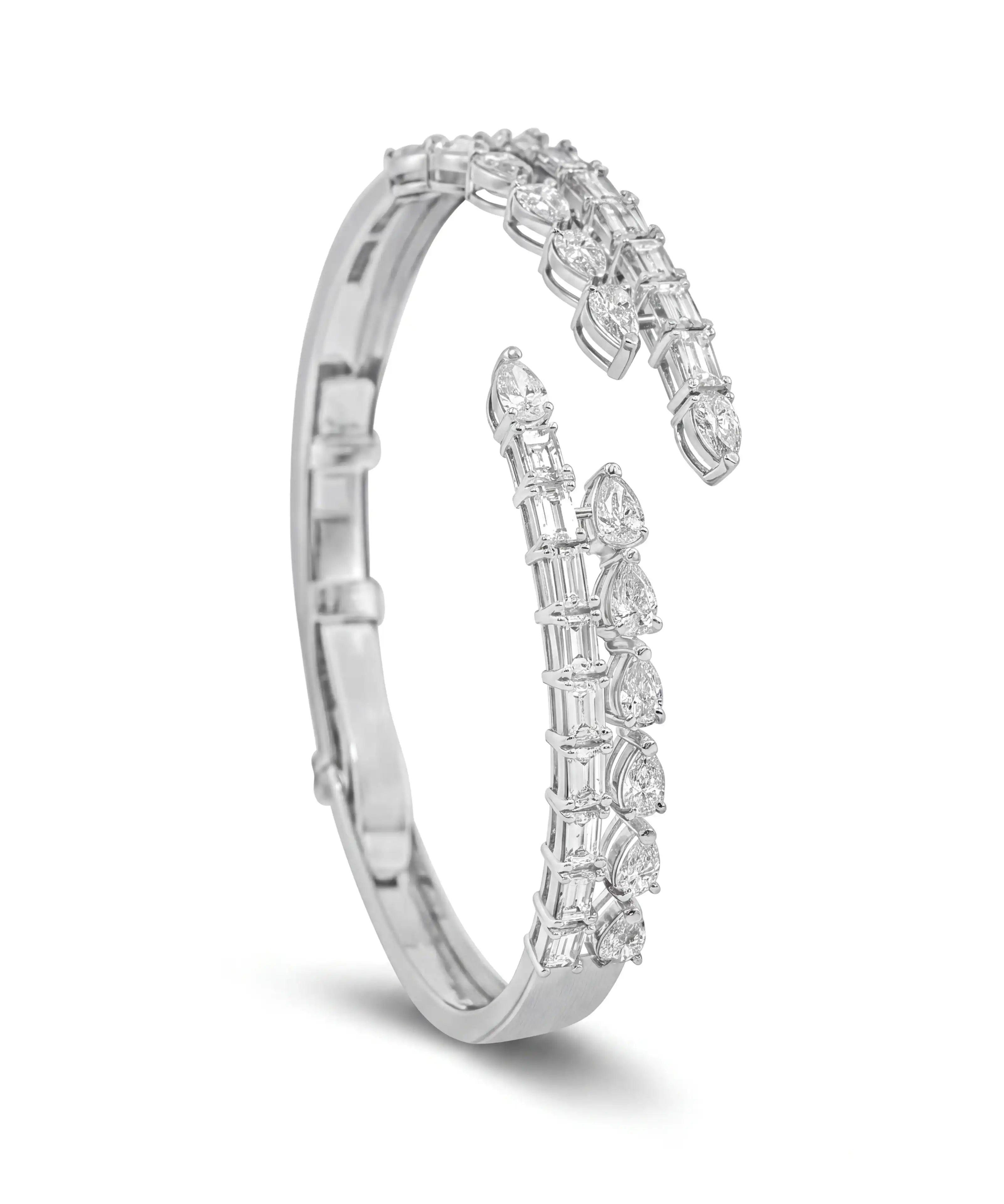 Diamond Swirl Bracelet | AMARIS JEWELS | Fine Jewelry