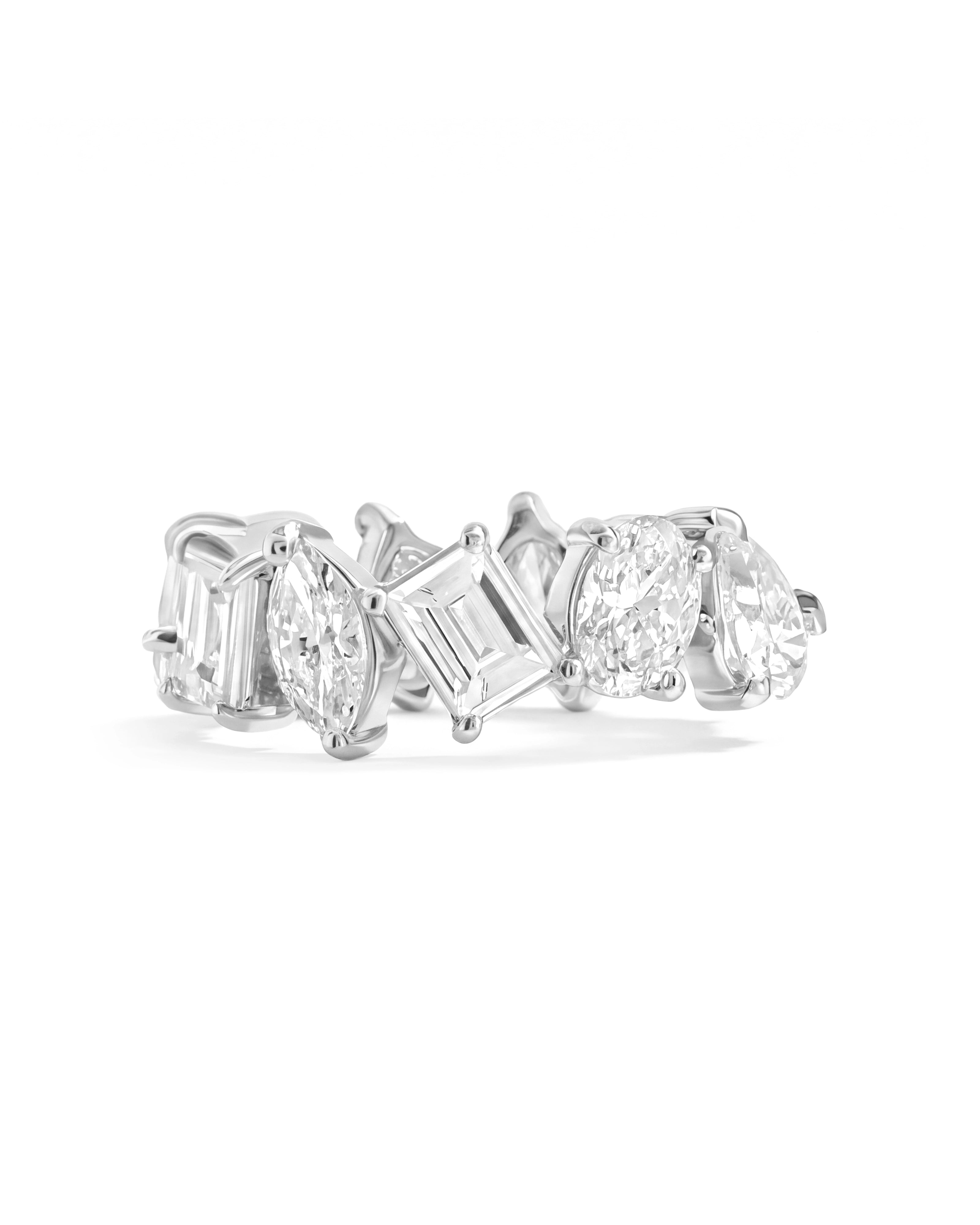 Diamond Swirl Huggie | AMARIS JEWELS | Fine Jewelry