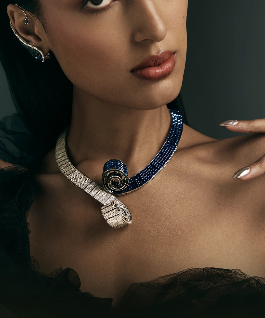 Embrace the Swirl Necklace | AMARIS JEWELS | Fine Jewelry 