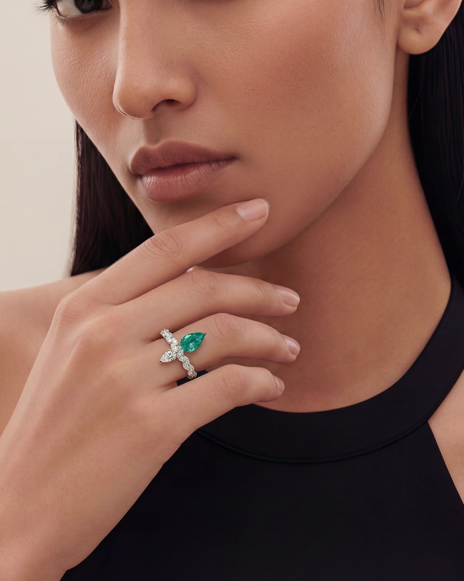 Emerald Anchor Ring | AMARIS JEWELS | Fine Jewelry 