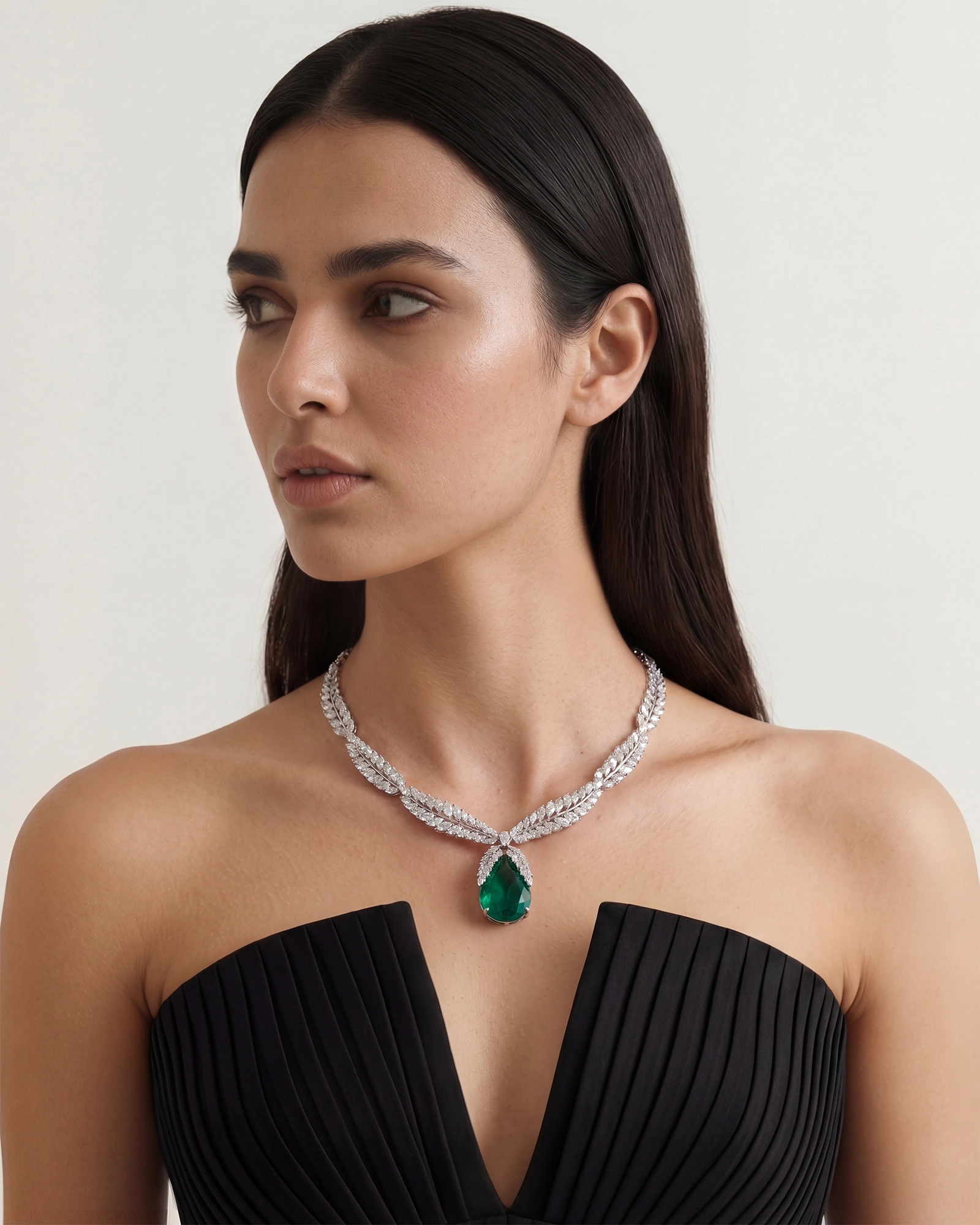Emerald Aura Necklace | AMARIS JEWELS | Fine Jewelry 