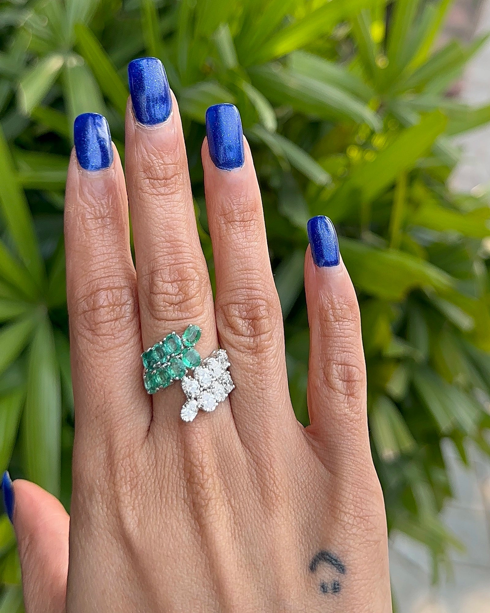 Emerald Blossom Ring | AMARIS JEWELS | Fine Jewelry 