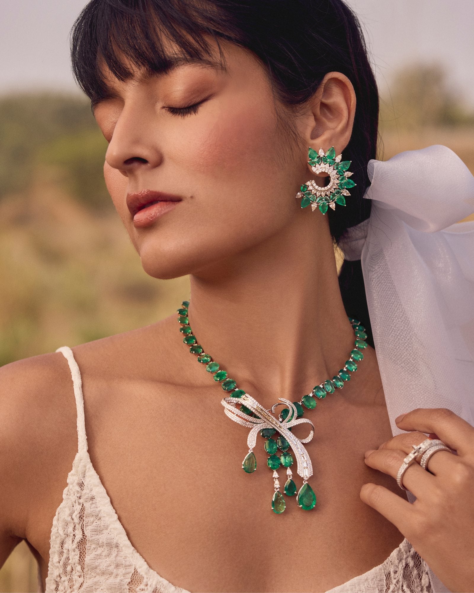 Emerald Bow Necklace | AMARIS JEWELS | Fine Jewelry 