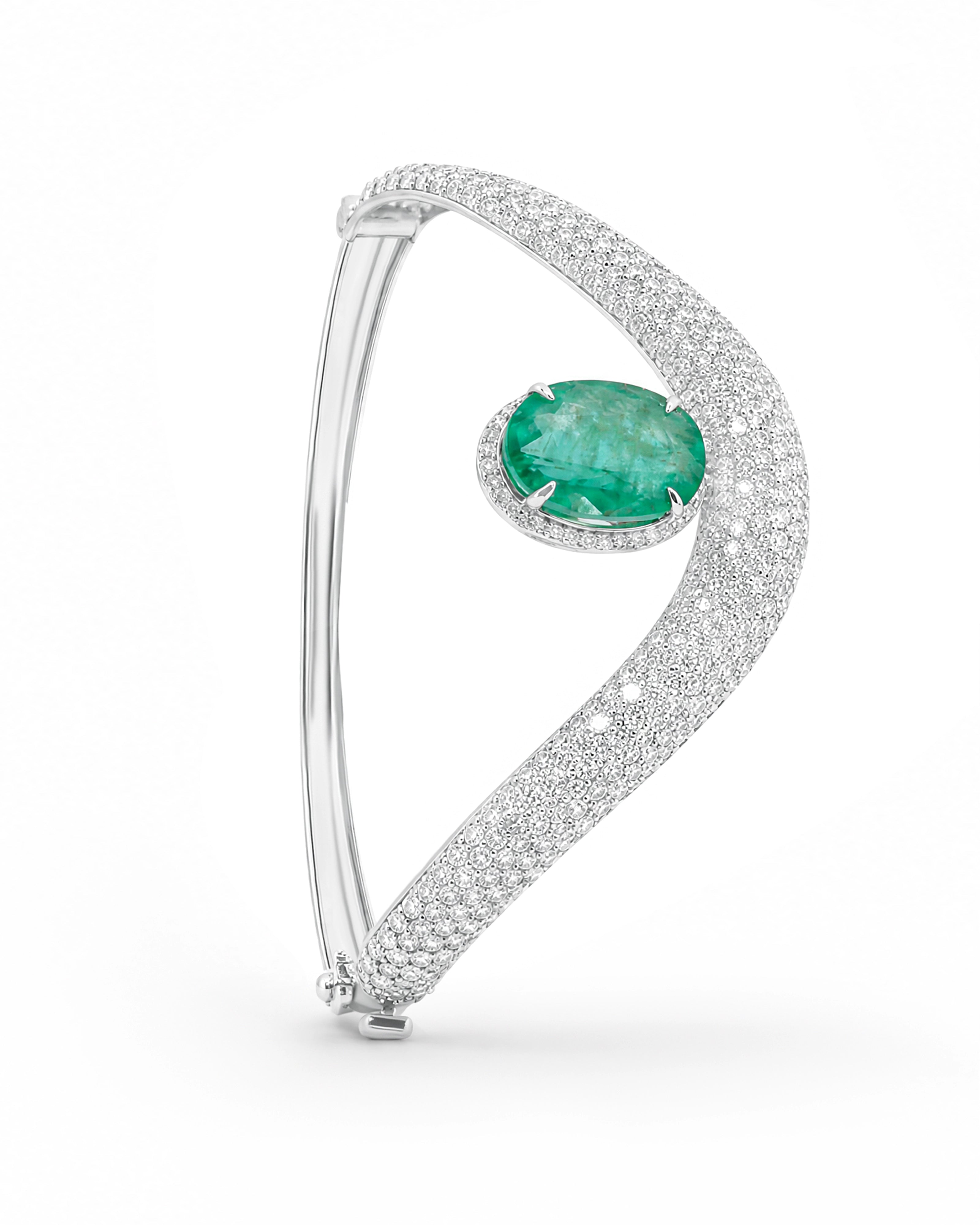 Emerald Chevron Bracelet | AMARIS JEWELS | Fine Jewelry