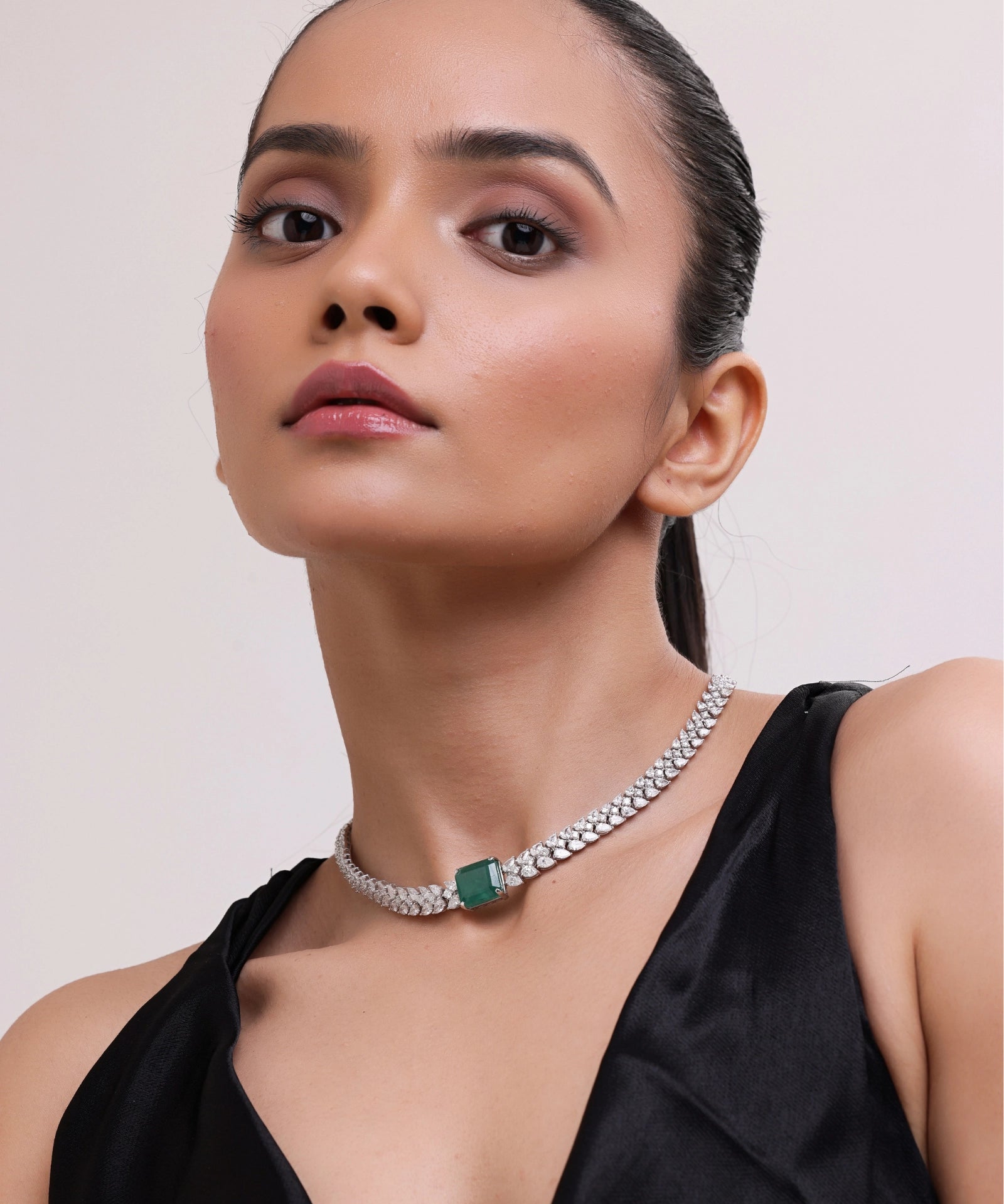 Emerald Chokehold Necklace | AMARIS JEWELS | Fine Jewelry 