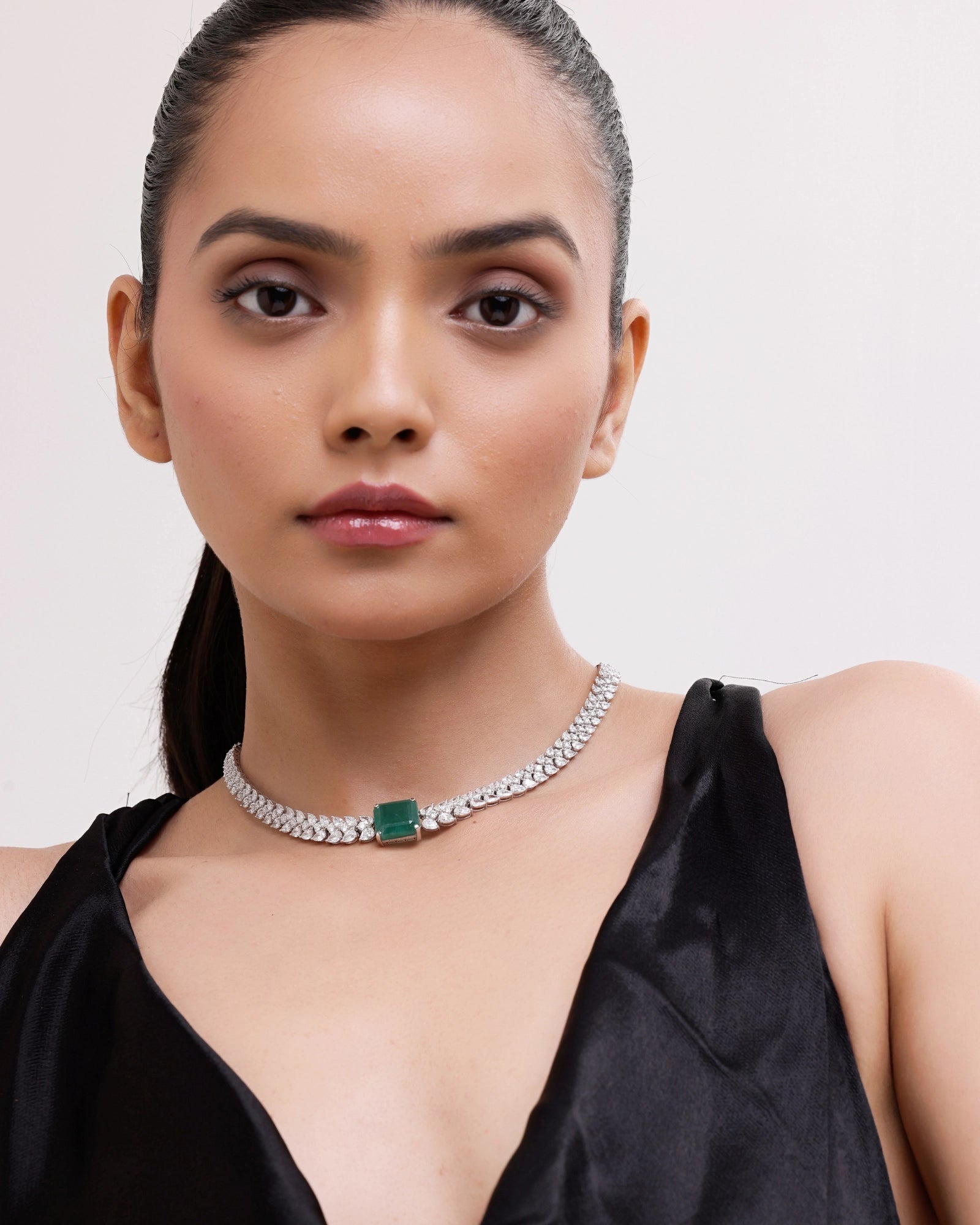 Emerald Chokehold Necklace | AMARIS JEWELS | Fine Jewelry 