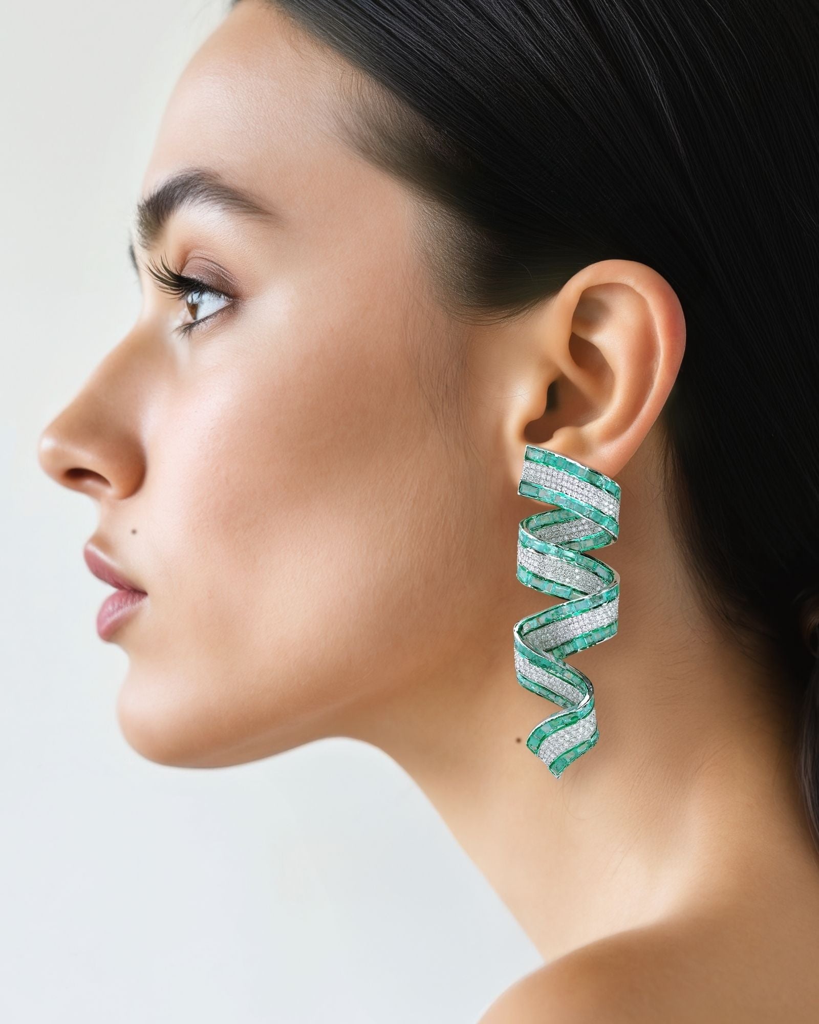 Emerald Confetti earrings | AMARIS JEWELS | Fine Jewelry 
