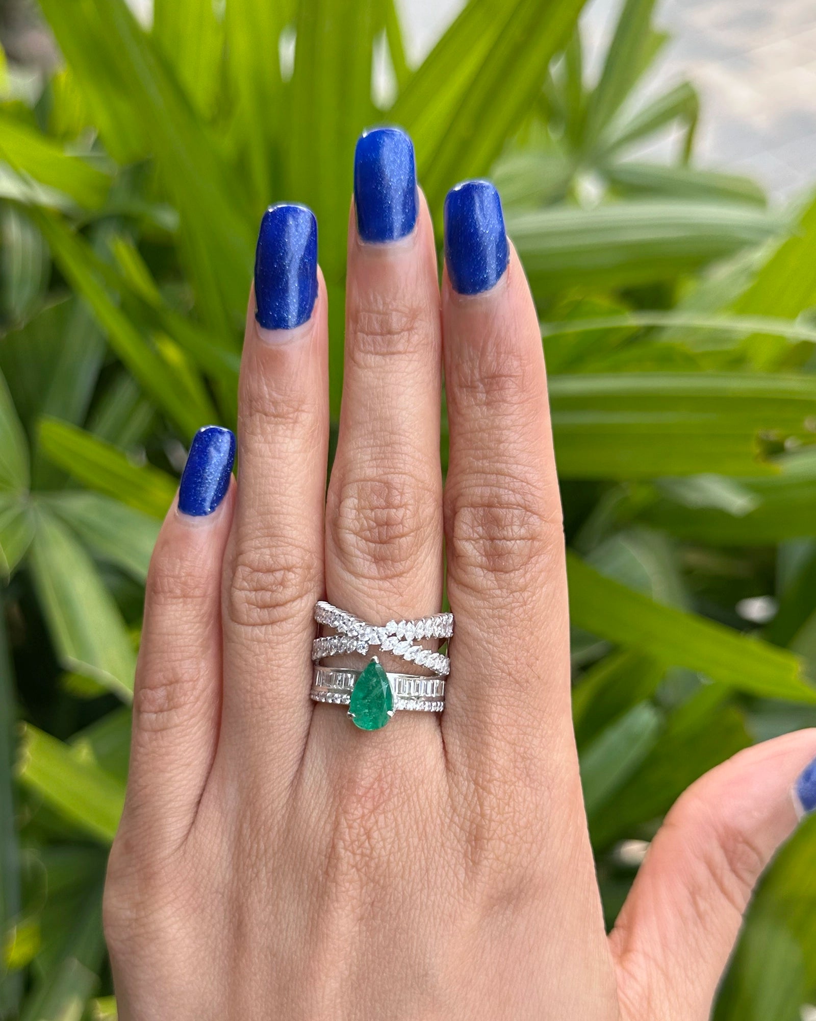 Emerald Cross Ring | AMARIS JEWELS | Fine Jewelry 