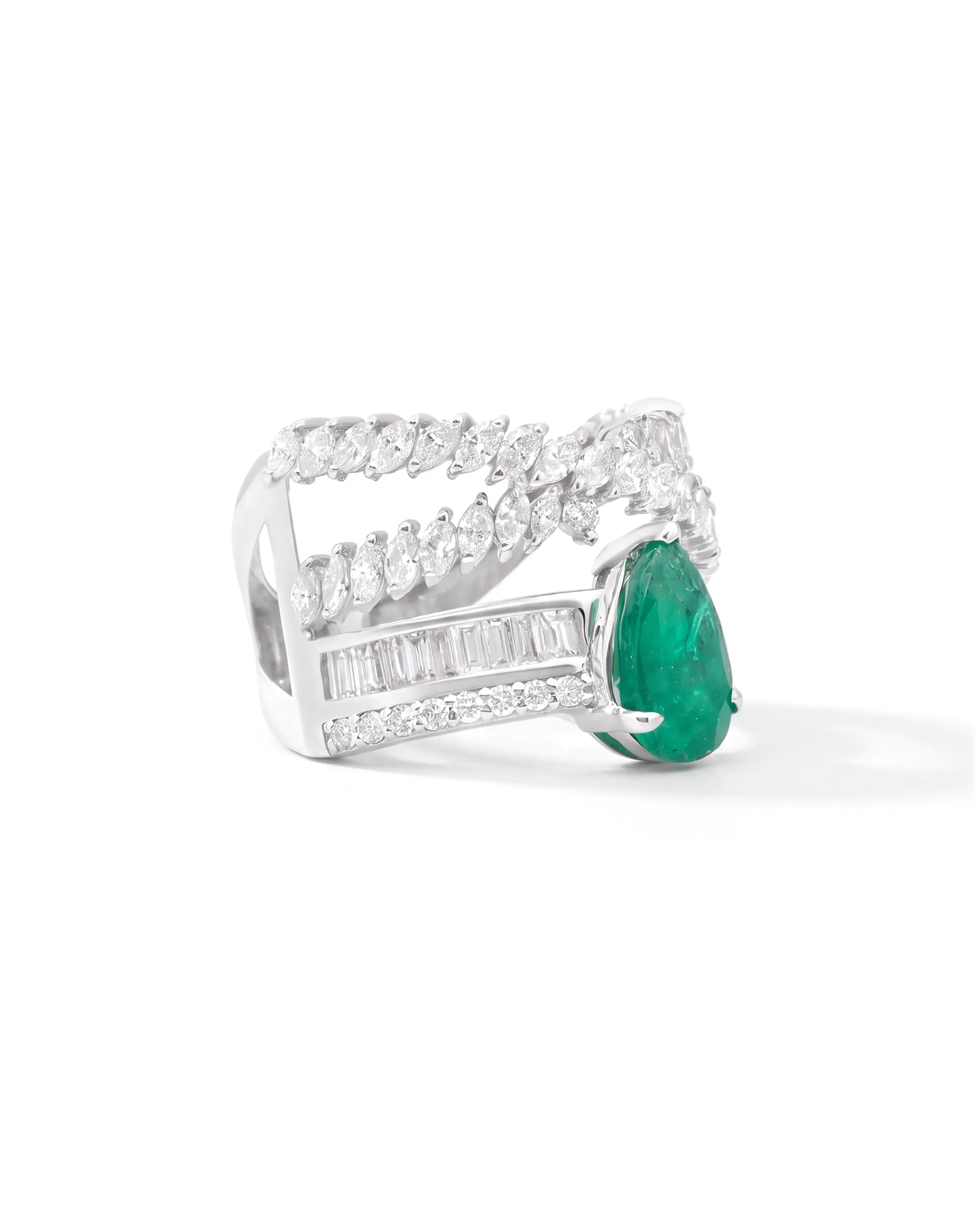 Emerald Cross Ring | AMARIS JEWELS | Fine Jewelry