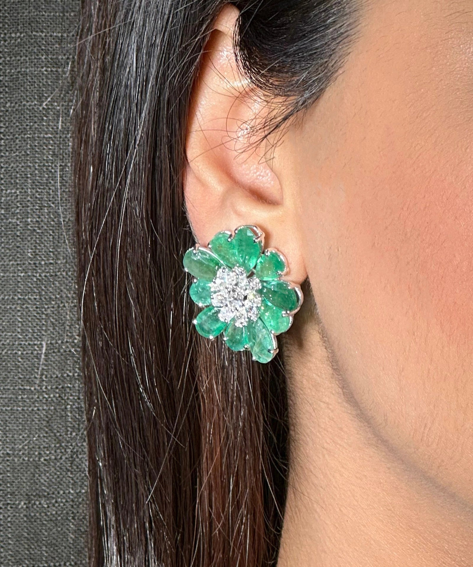 Emerald Daisy Earrings | AMARIS JEWELS | Fine Jewelry 