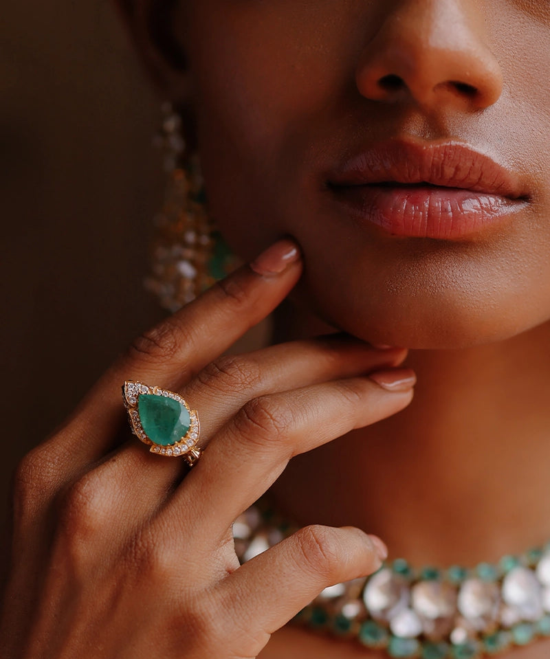 Emerald Dew Ring | AMARIS JEWELS | Fine Jewelry 