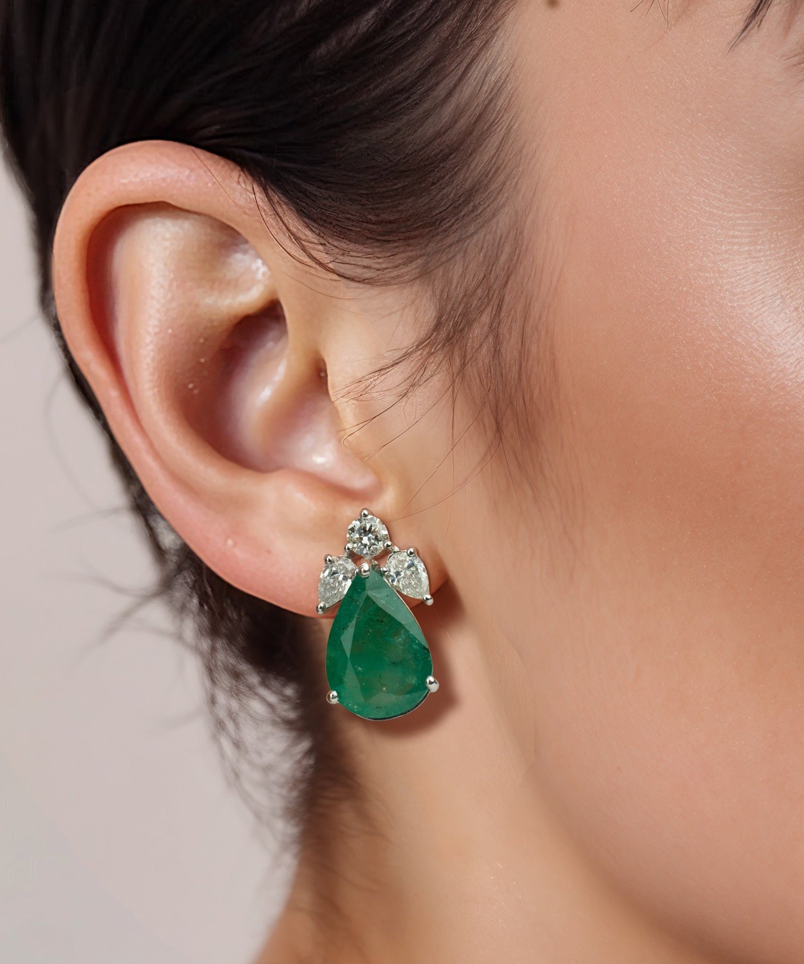 Emerald Envy Earrings | AMARIS JEWELS | Fine Jewelry 