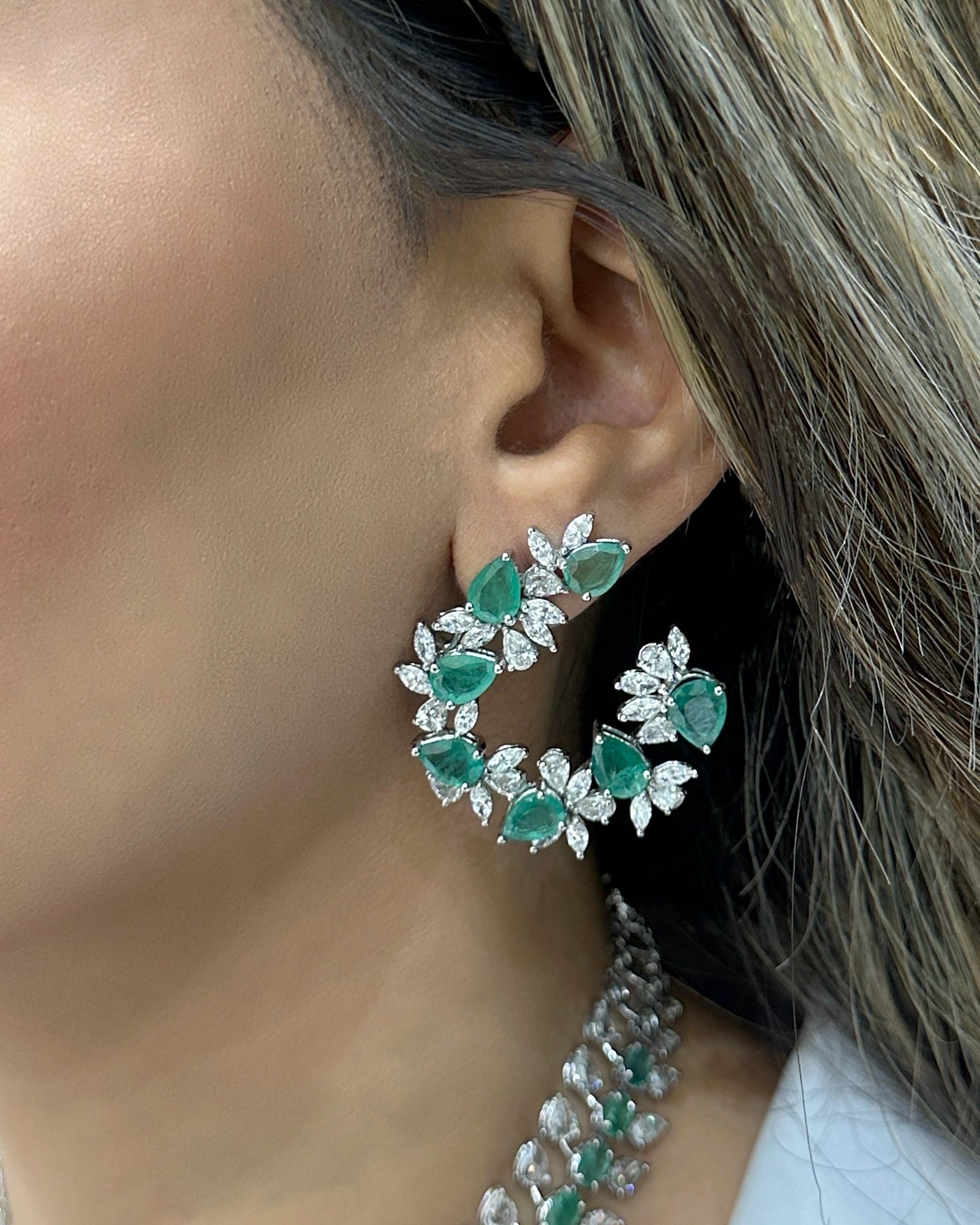 Emerald Lush Soiree Earrings | AMARIS JEWELS | Fine Jewelry 