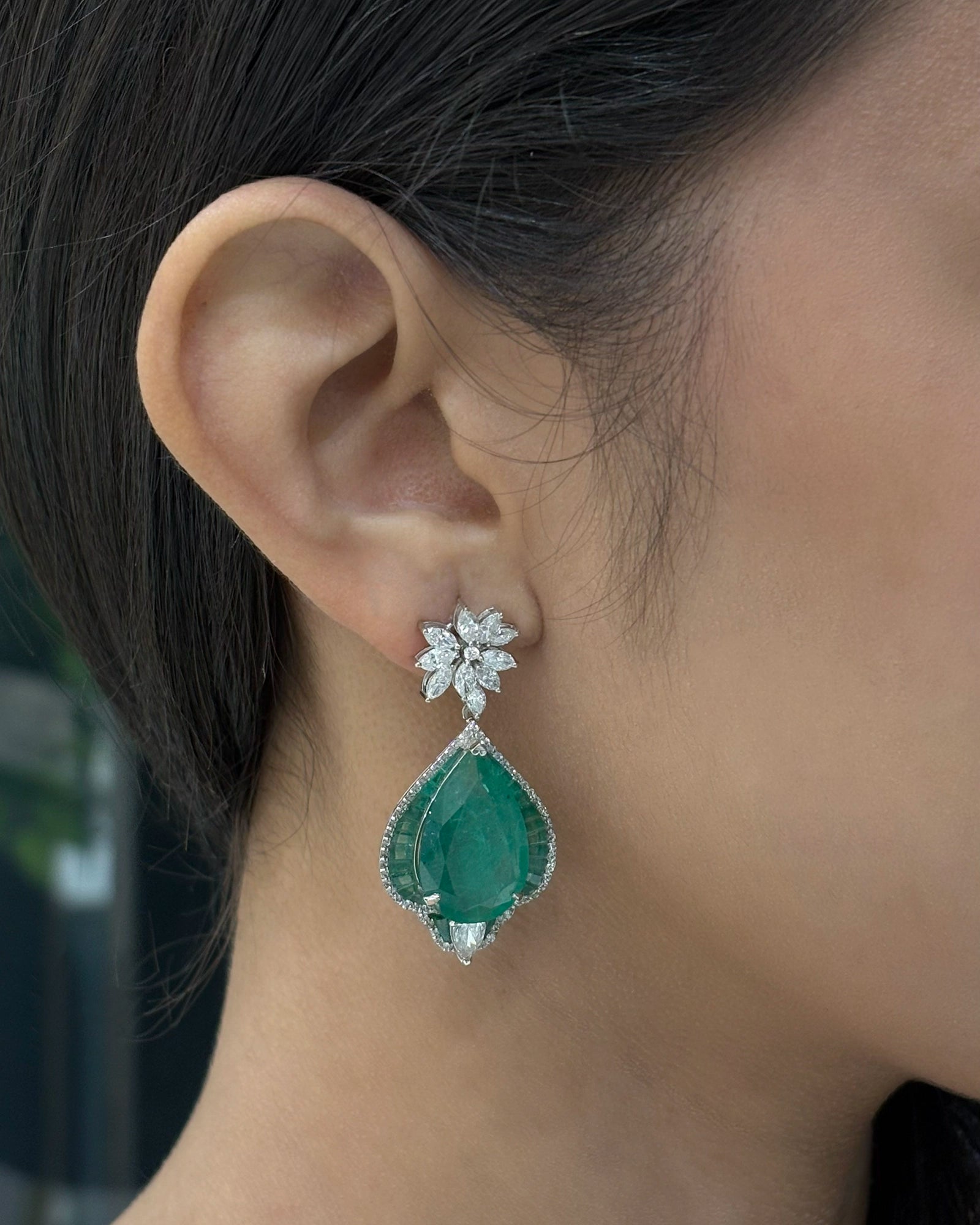 Emerald Mischief Earrings | AMARIS JEWELS | Fine Jewelry 