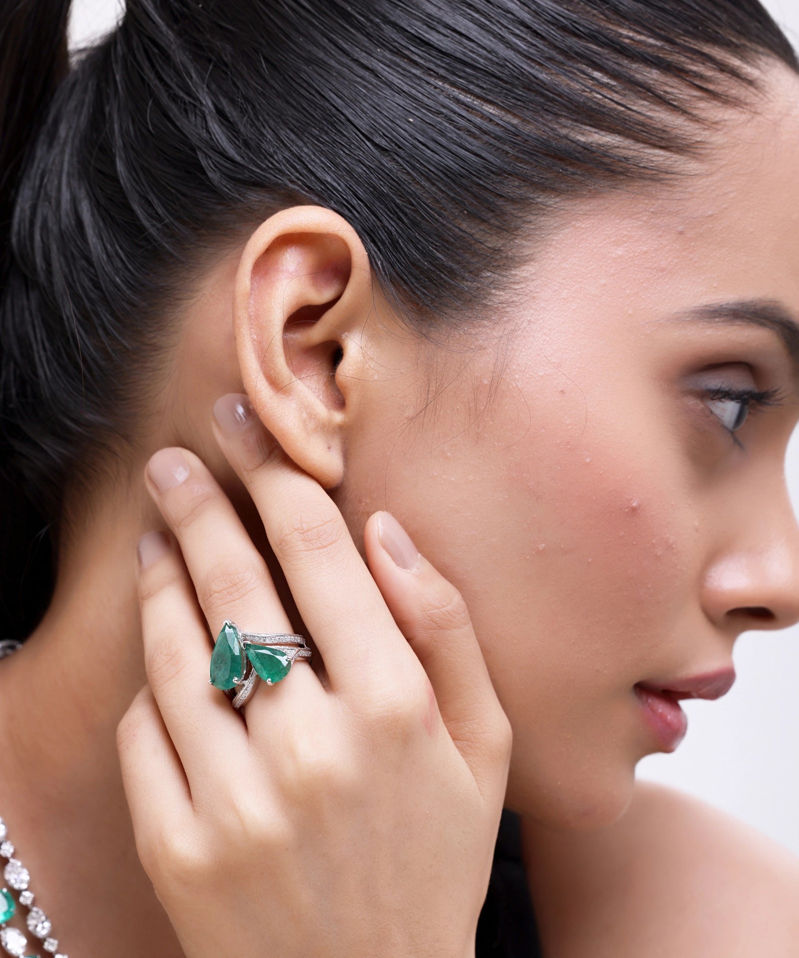 Emerald Times Two Ring | AMARIS JEWELS | Fine Jewelry 