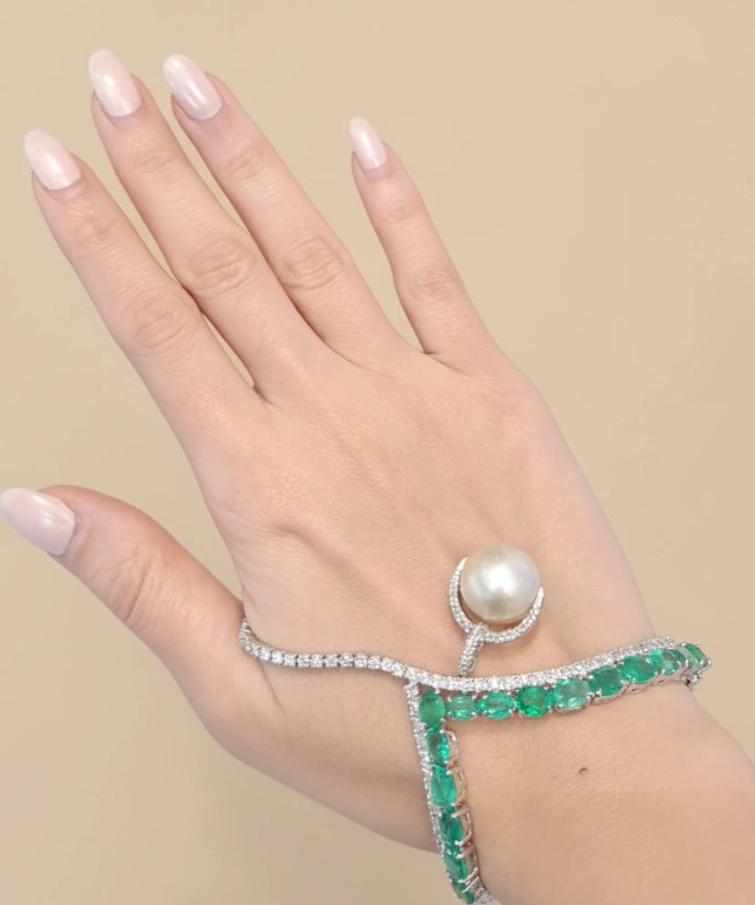 Emerald Trail Palmcuff | AMARIS JEWELS | Fine Jewelry 