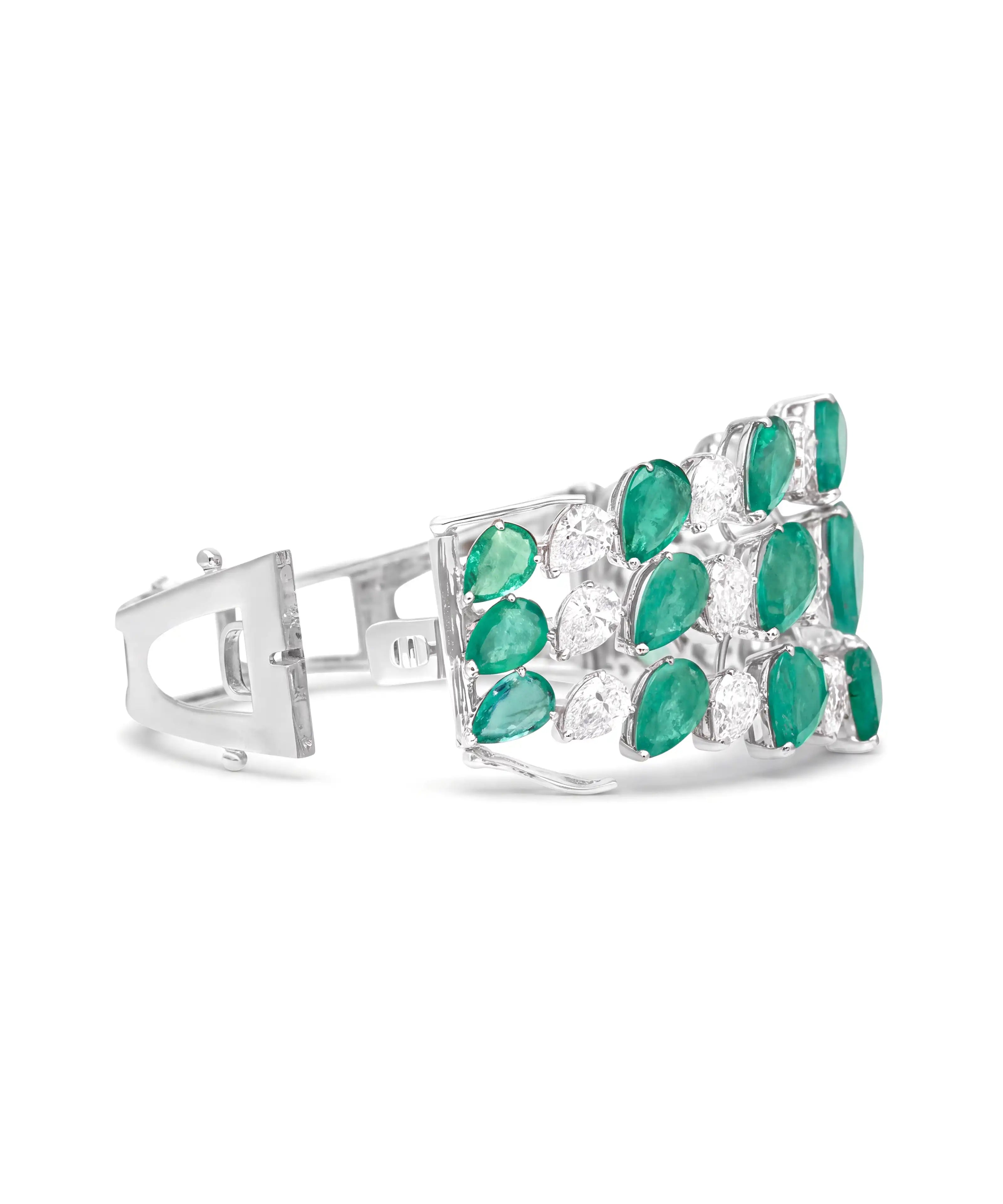 Emerald_Raindrop_cuff_3_copy.webp