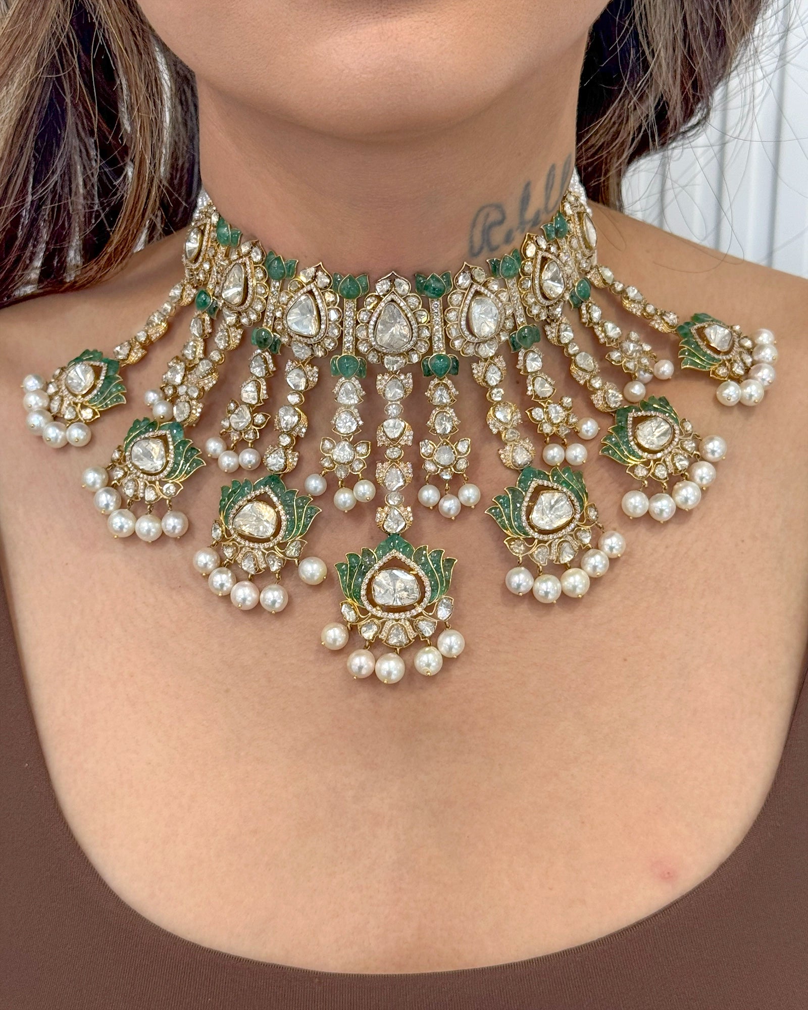 Jaisalmer Lotus Emerald Necklace | AMARIS JEWELS | Fine Jewelry 