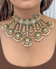Jaisalmer Lotus Emerald Necklace | AMARIS JEWELS | Fine Jewelry 