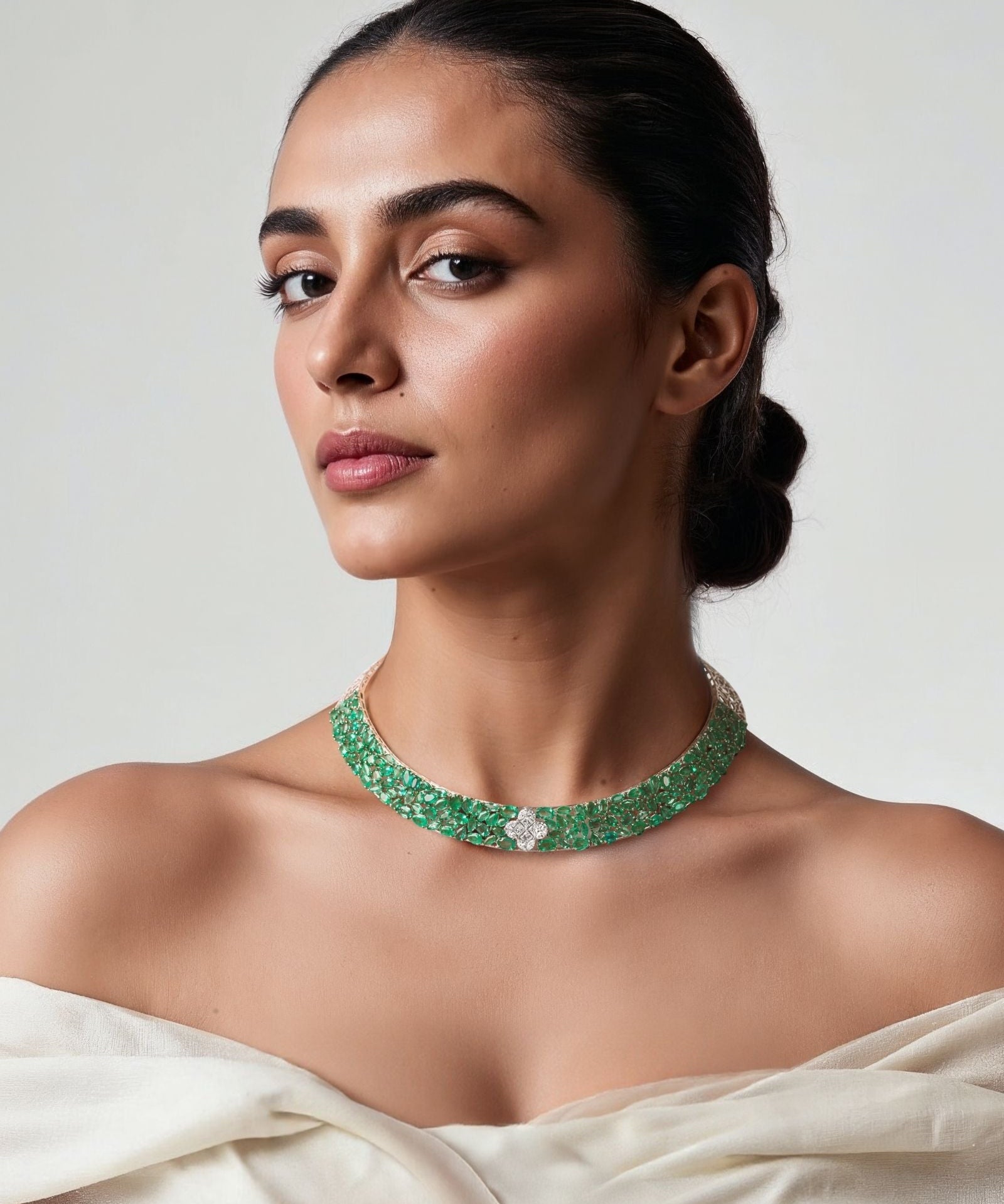 Lily luck Emerald Choker | AMARIS JEWELS | Fine Jewelry 
