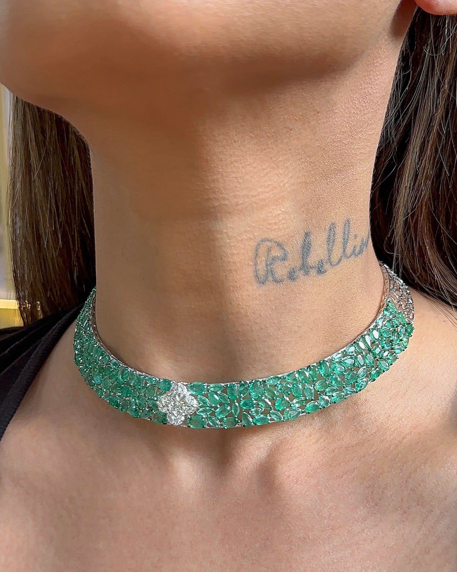 Lily luck Emerald Choker | AMARIS JEWELS | Fine Jewelry 