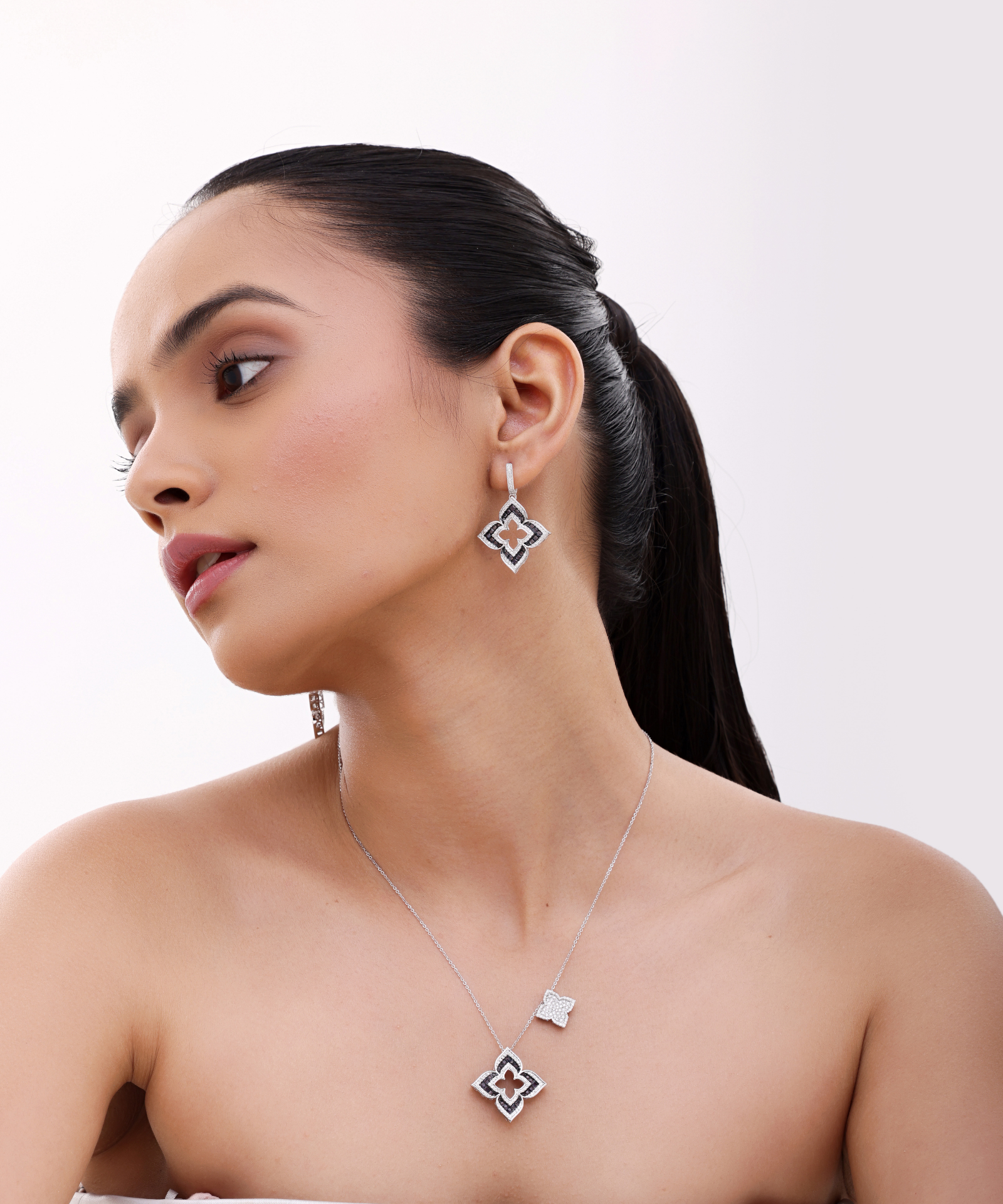 Midnight Clover Pendant | AMARIS JEWELS | Fine Jewelry 