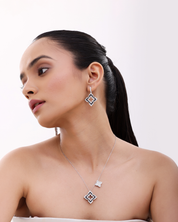 Midnight Clover Earrings | AMARIS JEWELS | Fine Jewelry 