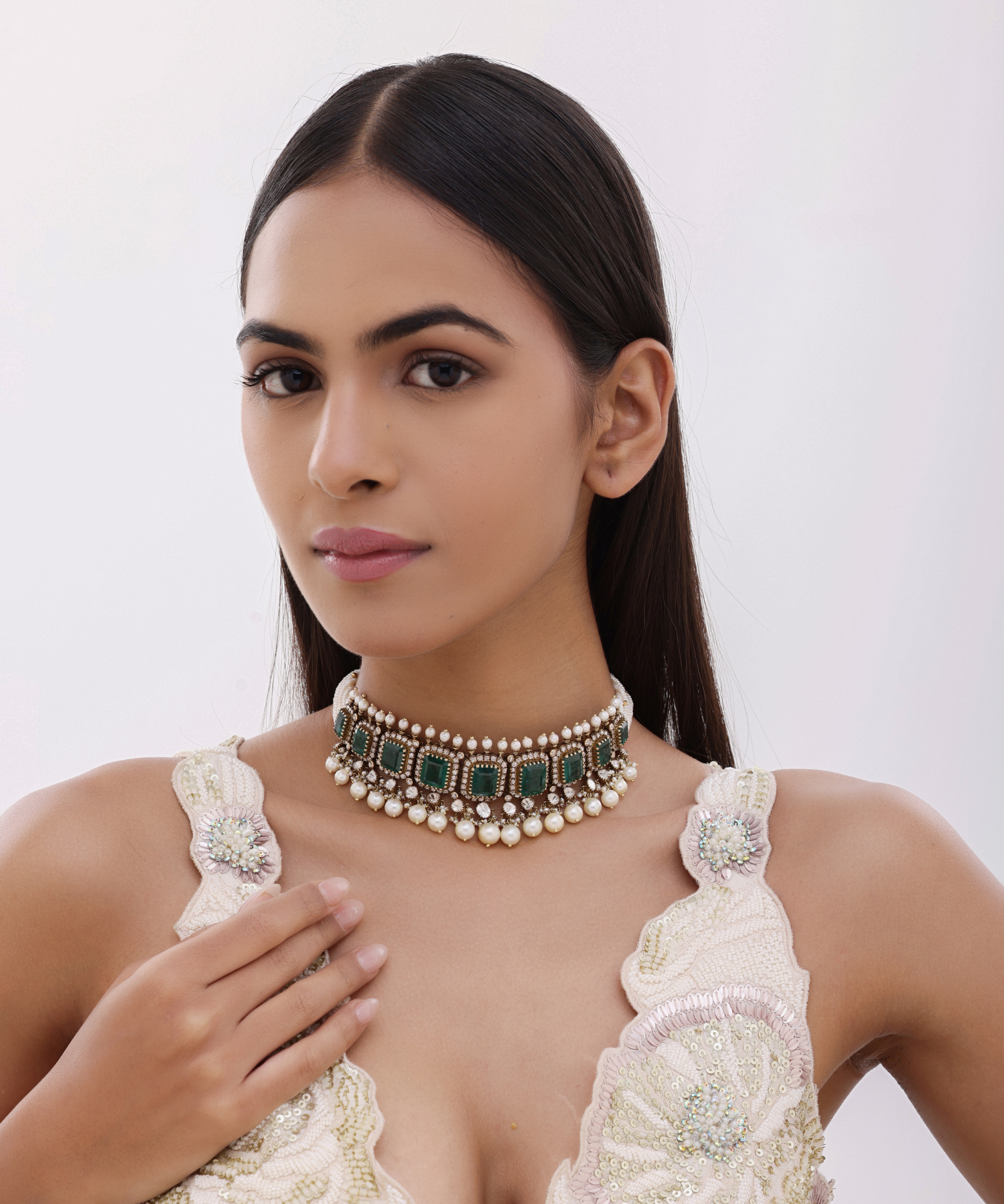 Noor Jahan Emerald Choker | AMARIS JEWELS | Fine Jewelry 