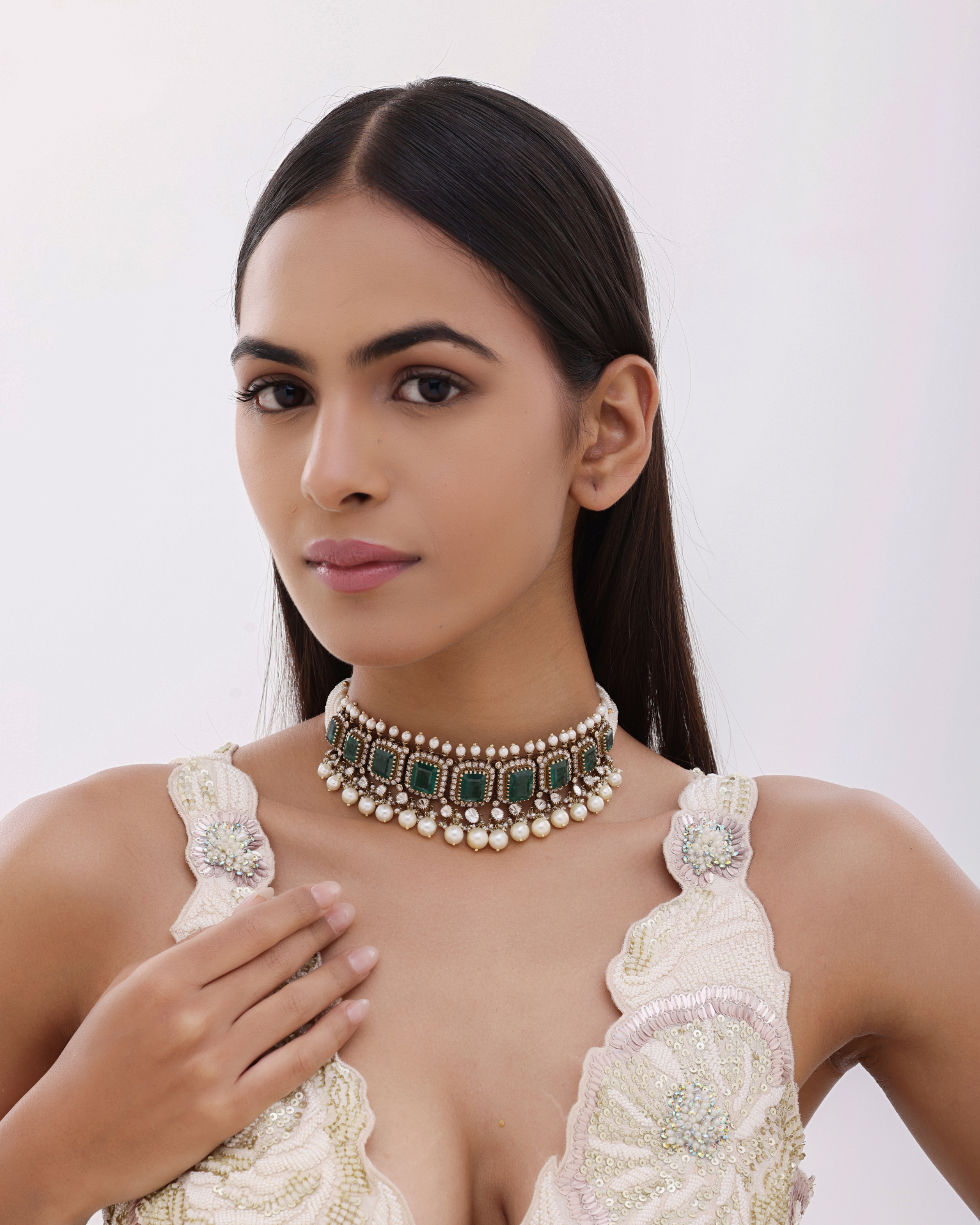 Noor Jahan Emerald Choker | AMARIS JEWELS | Fine Jewelry 