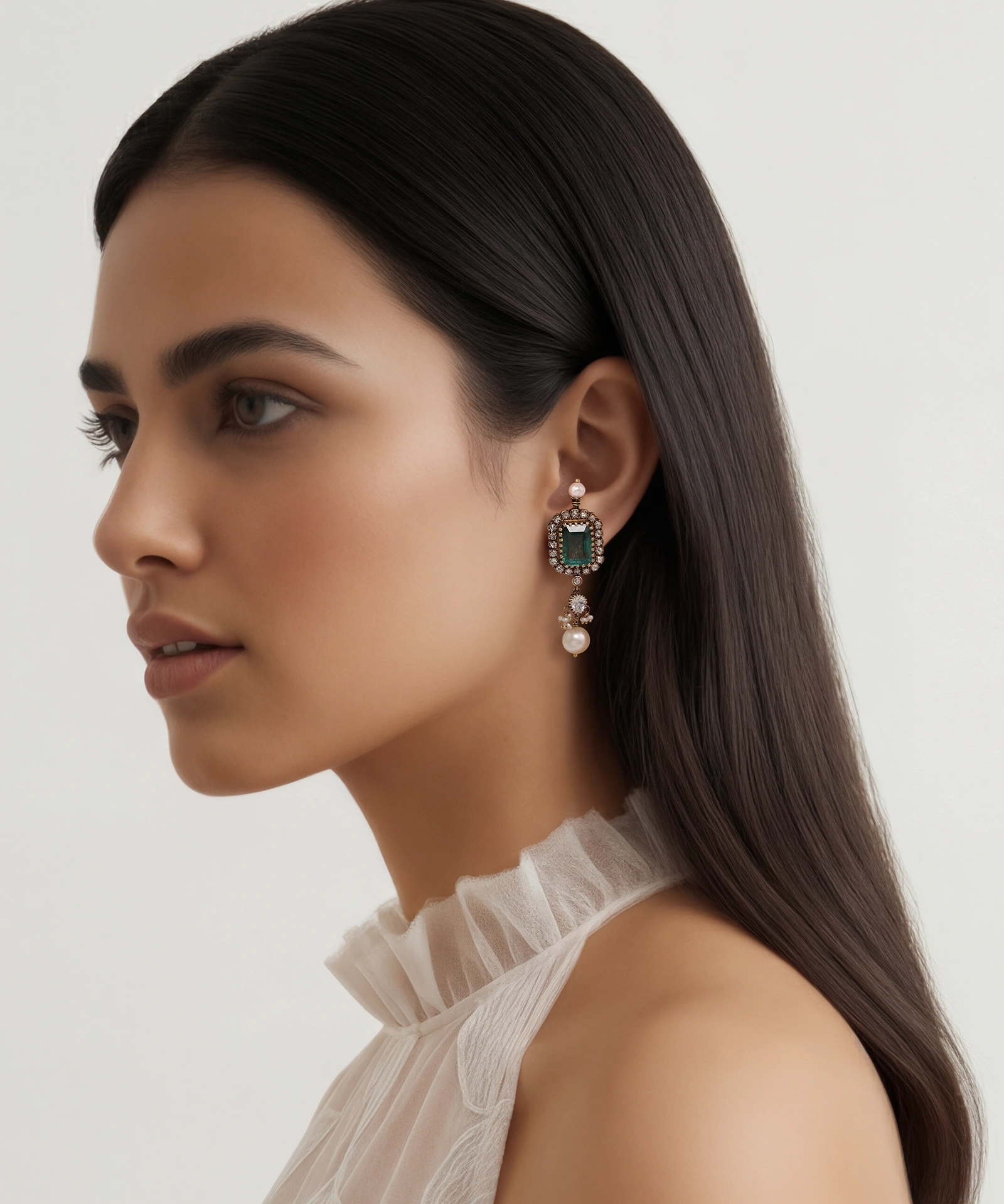 Noor Jahan Emerald Earrings | AMARIS JEWELS | Fine Jewelry 