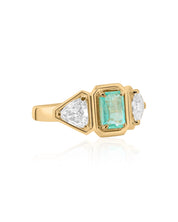 Pause Emerald Axis Ring | AMARIS JEWELS | Fine Jewelry