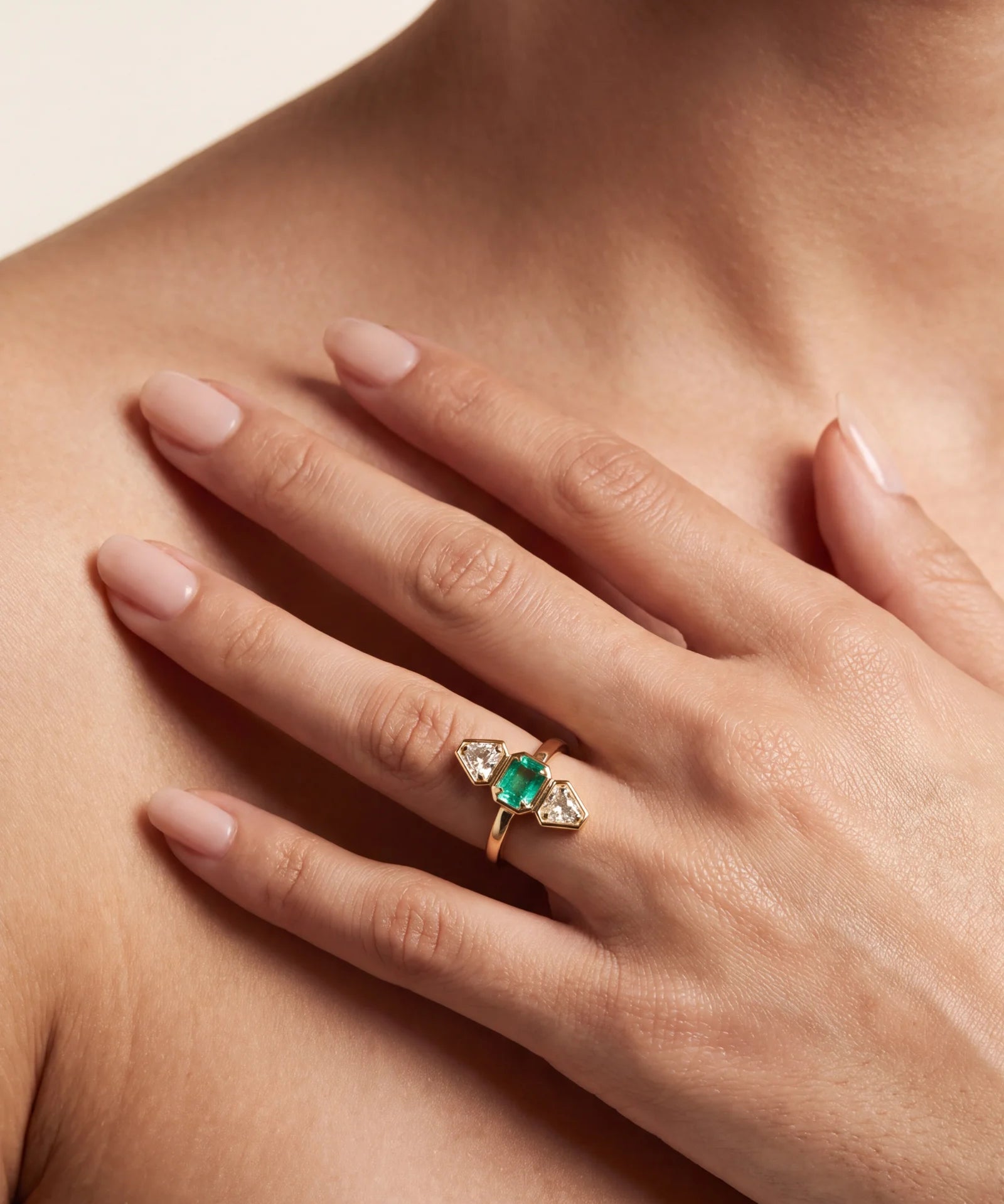Pause Emerald Ring | AMARIS JEWELS | Fine Jewelry
