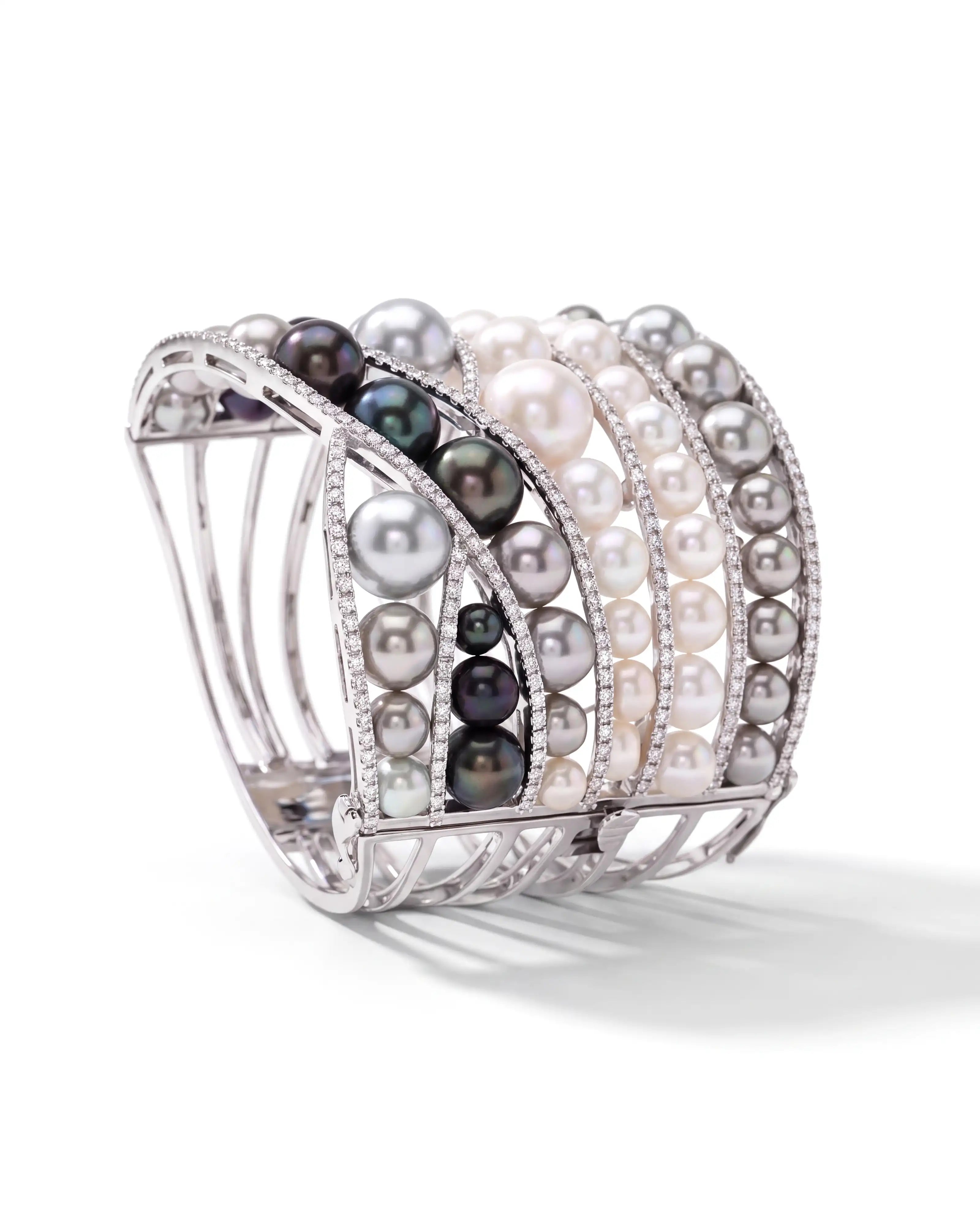 Pearls Crossover Bracelet | AMARIS JEWELS | Fine Jewelry