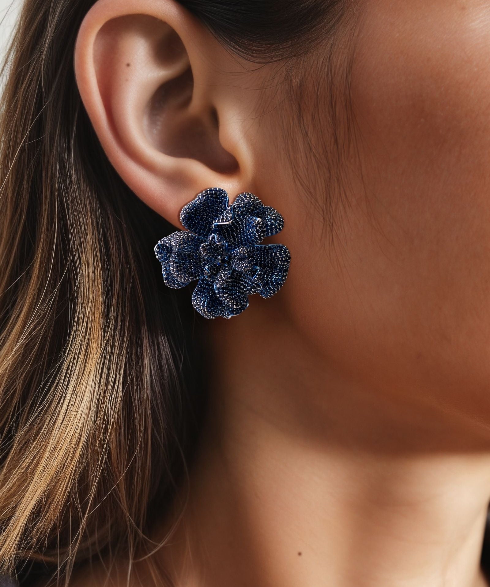 Rose de Bleu Studs | AMARIS JEWELS | Fine Jewelry 