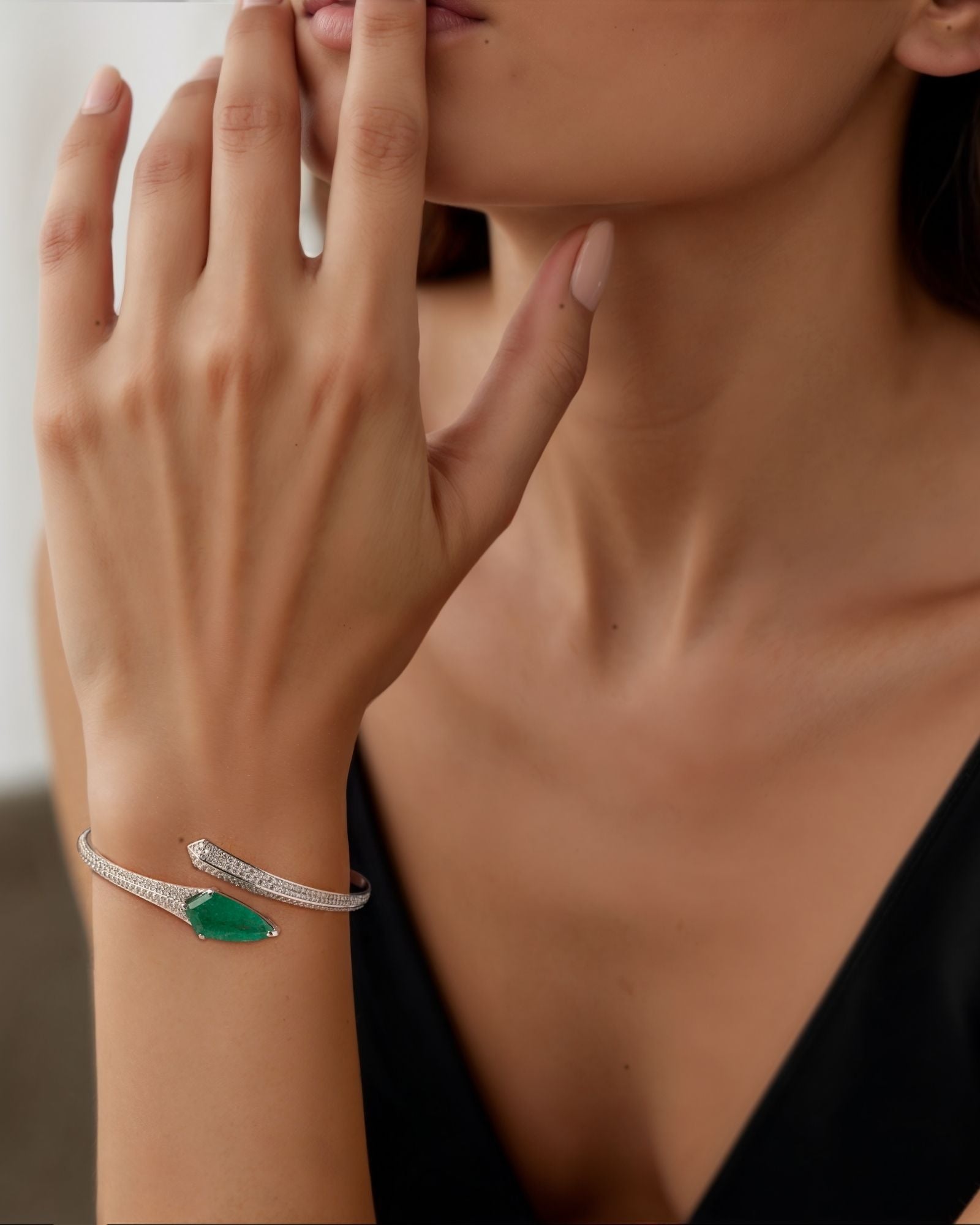 Shield It Emerald Bracelet | AMARIS JEWELS | Fine Jewelry 