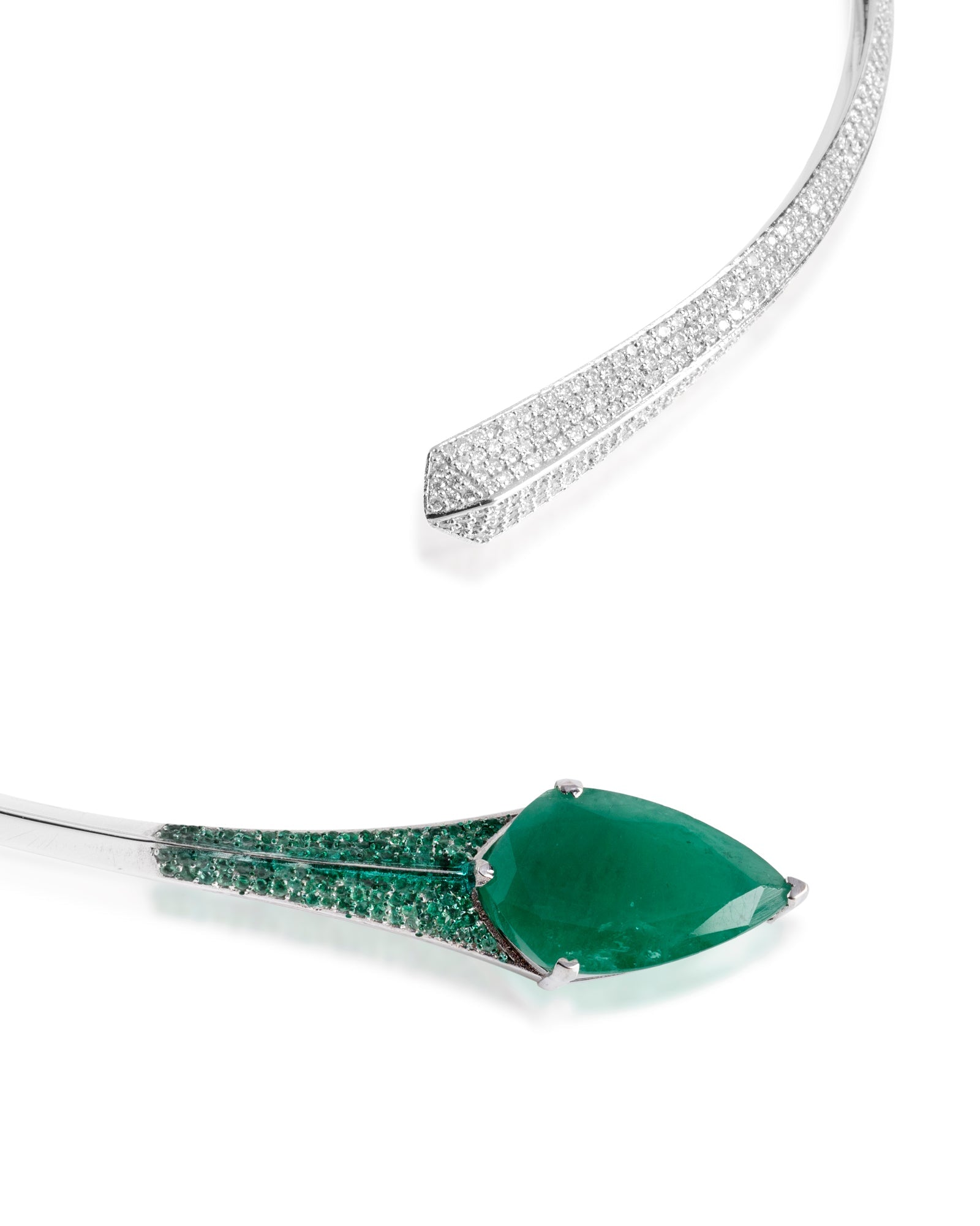 Shield It Emerald Necklace | AMARIS JEWELS | Fine Jewelry 