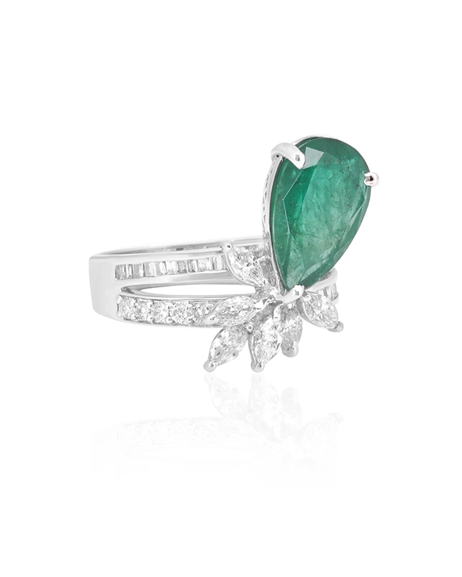 Stargazer Emerald Ring | AMARIS JEWELS | Fine Jewelry 
