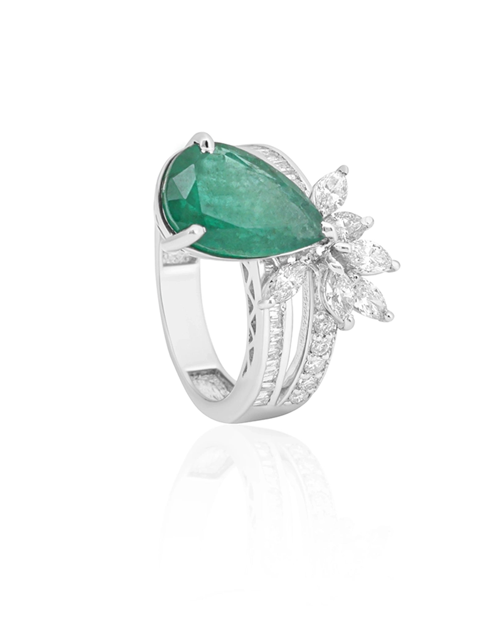 Stargazer Emerald Ring | AMARIS JEWELS | Fine Jewelry 