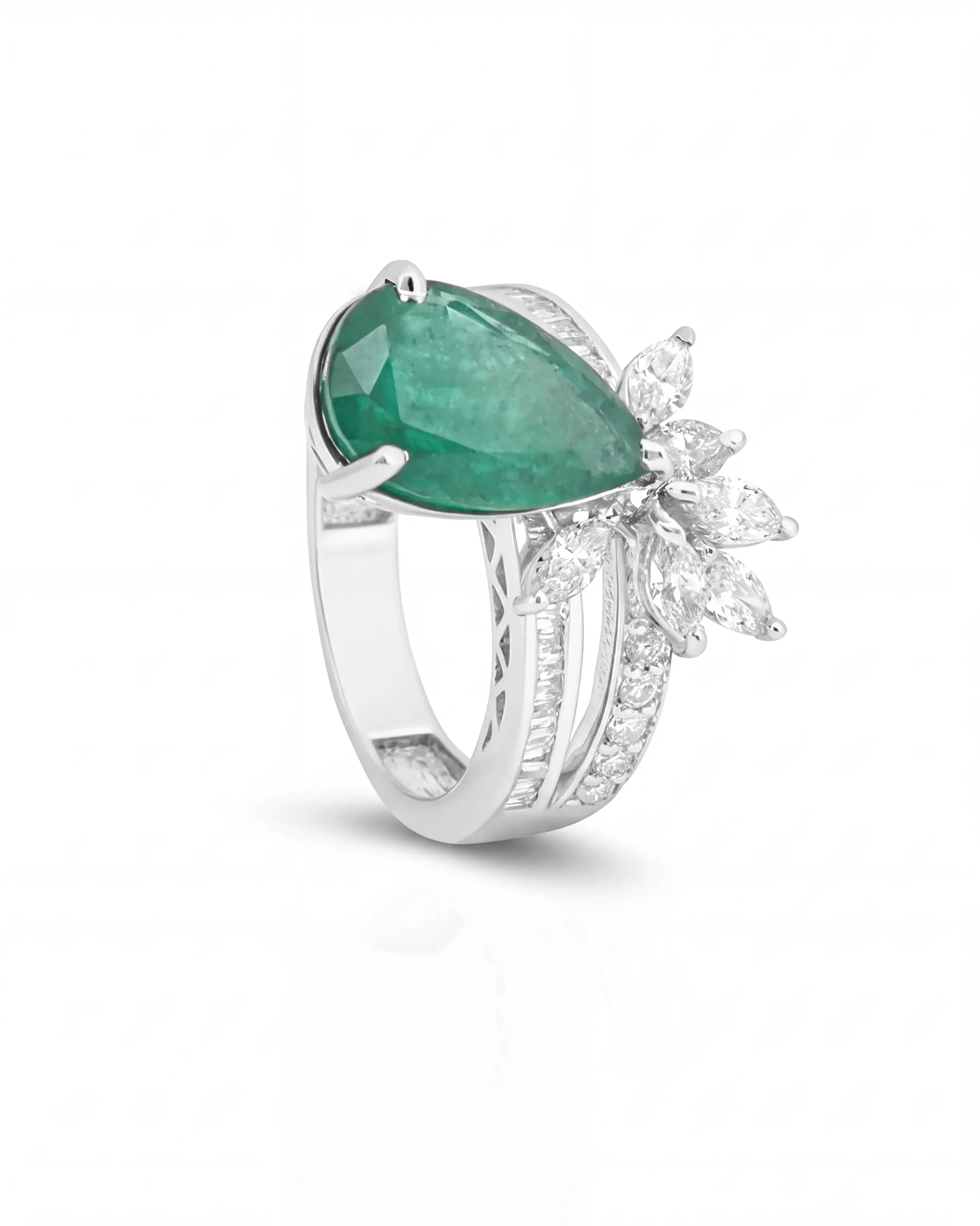 Stargazer Emerald Ring | AMARIS JEWELS | Fine Jewelry