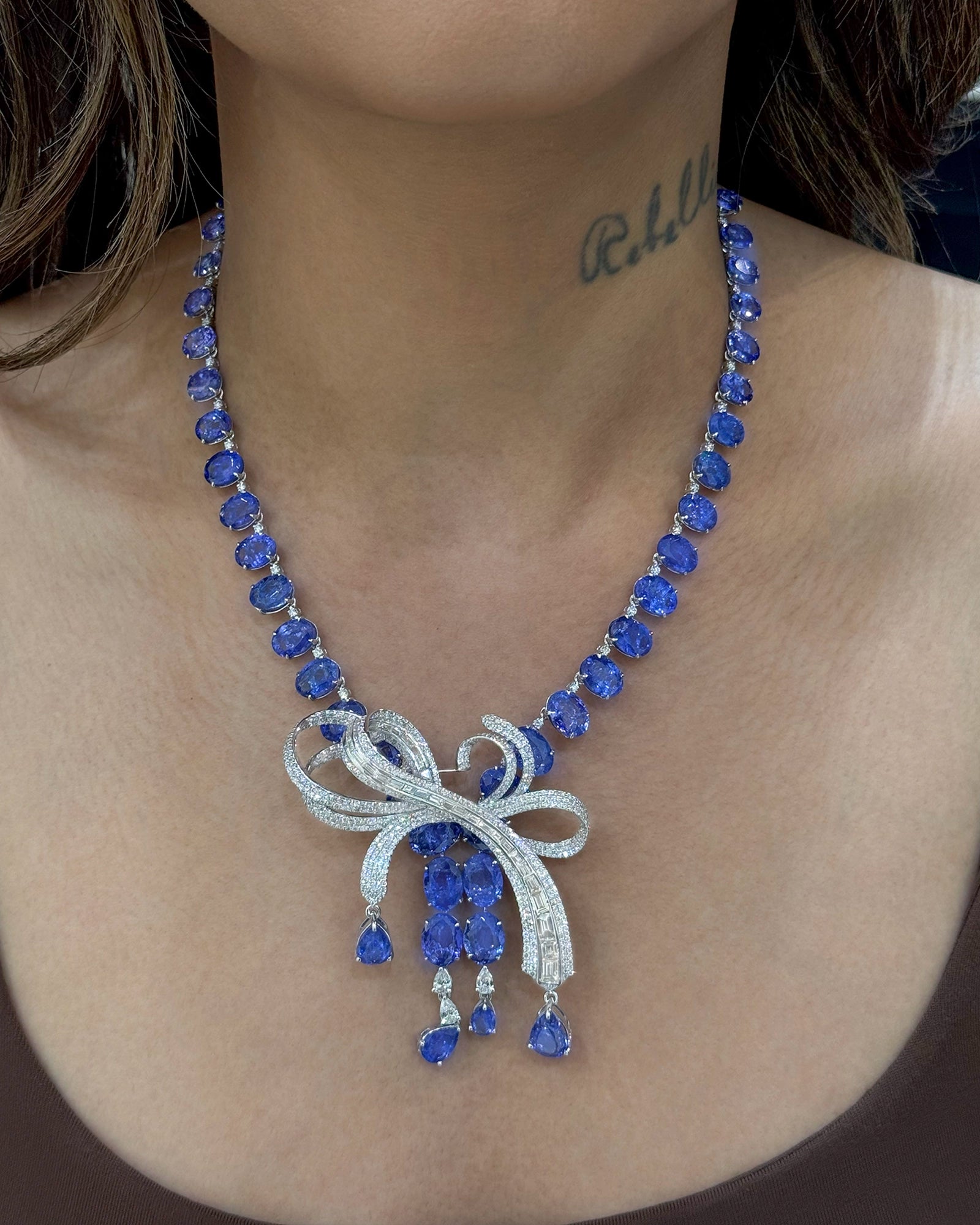 Tanzanite Bow Necklace | AMARIS JEWELS | Fine Jewelry 