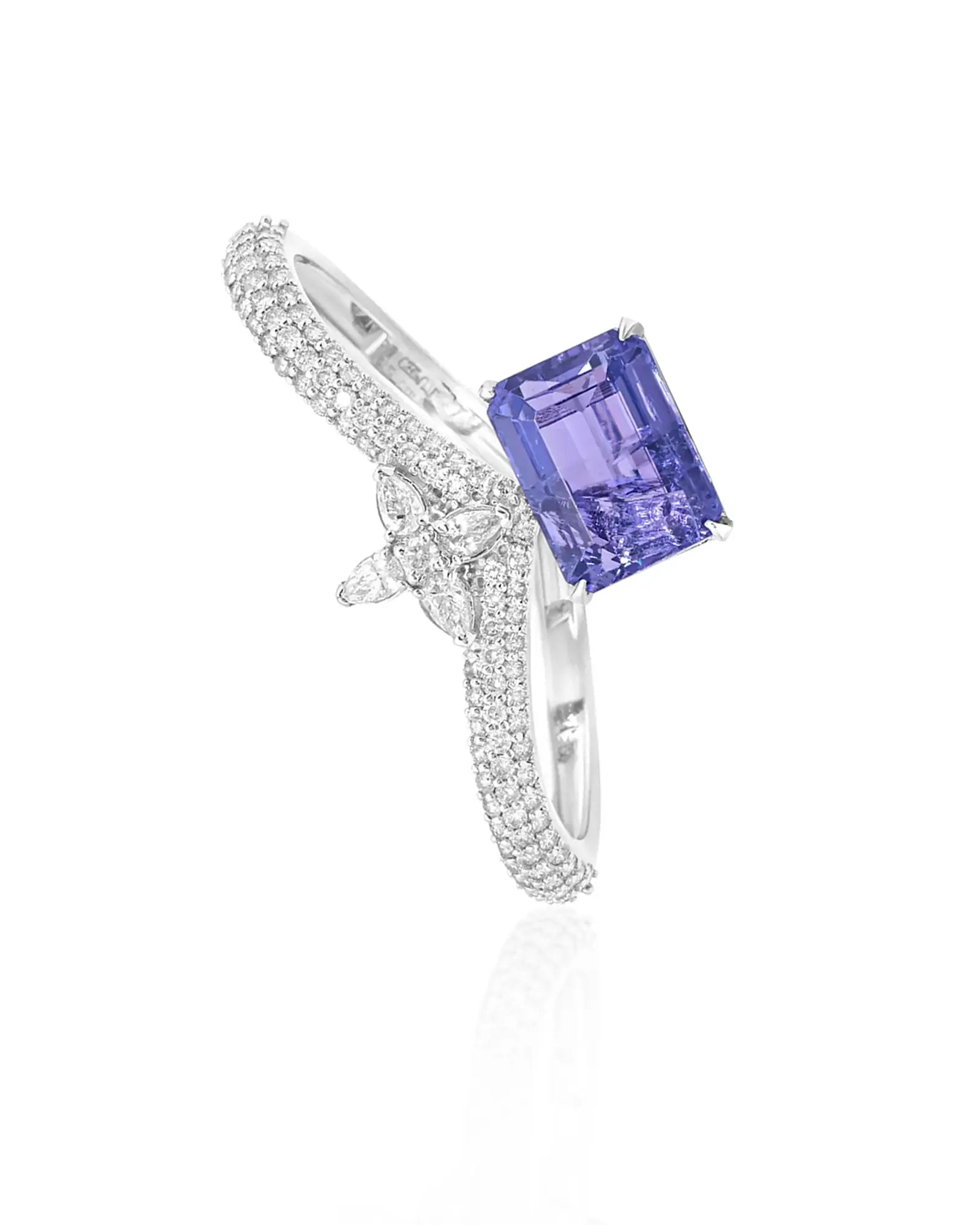Tanzanite Drop Ring | AMARIS JEWELS | Fine Jewelry 