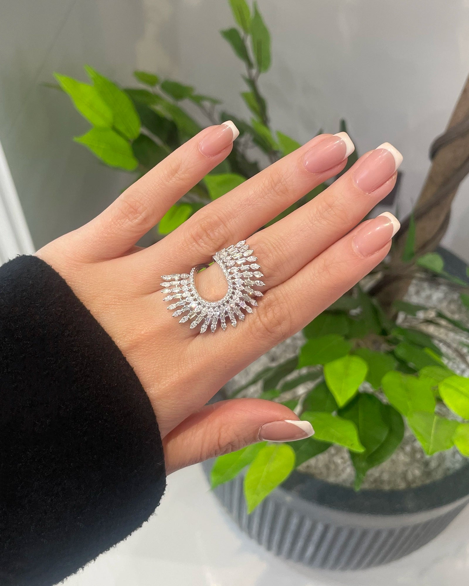 The Crescent Ring | AMARIS JEWELS | Fine Jewelry 